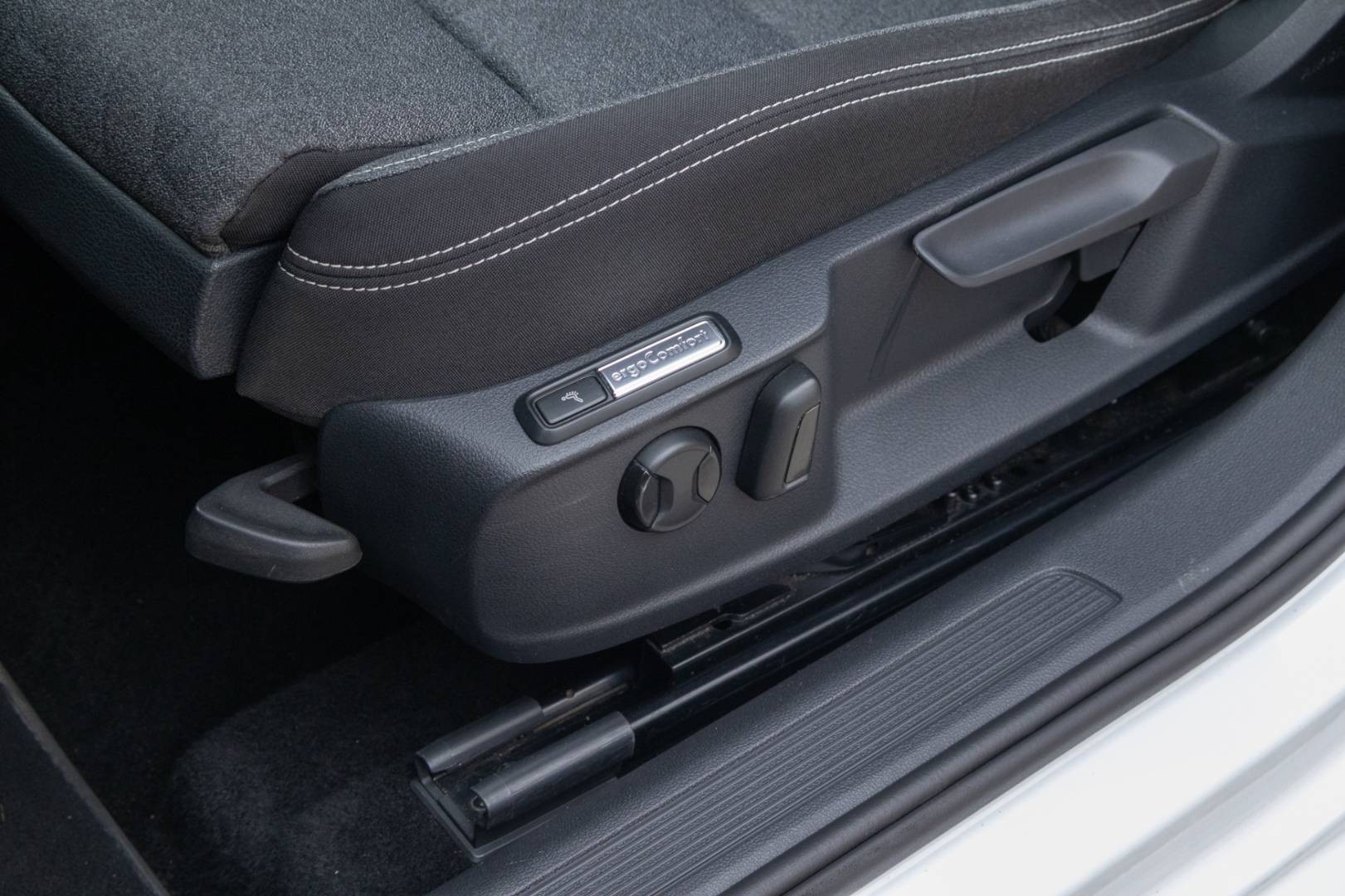 Volkswagen Passat Variant 2023 - 2.0 TDI Business – Obrázok 14