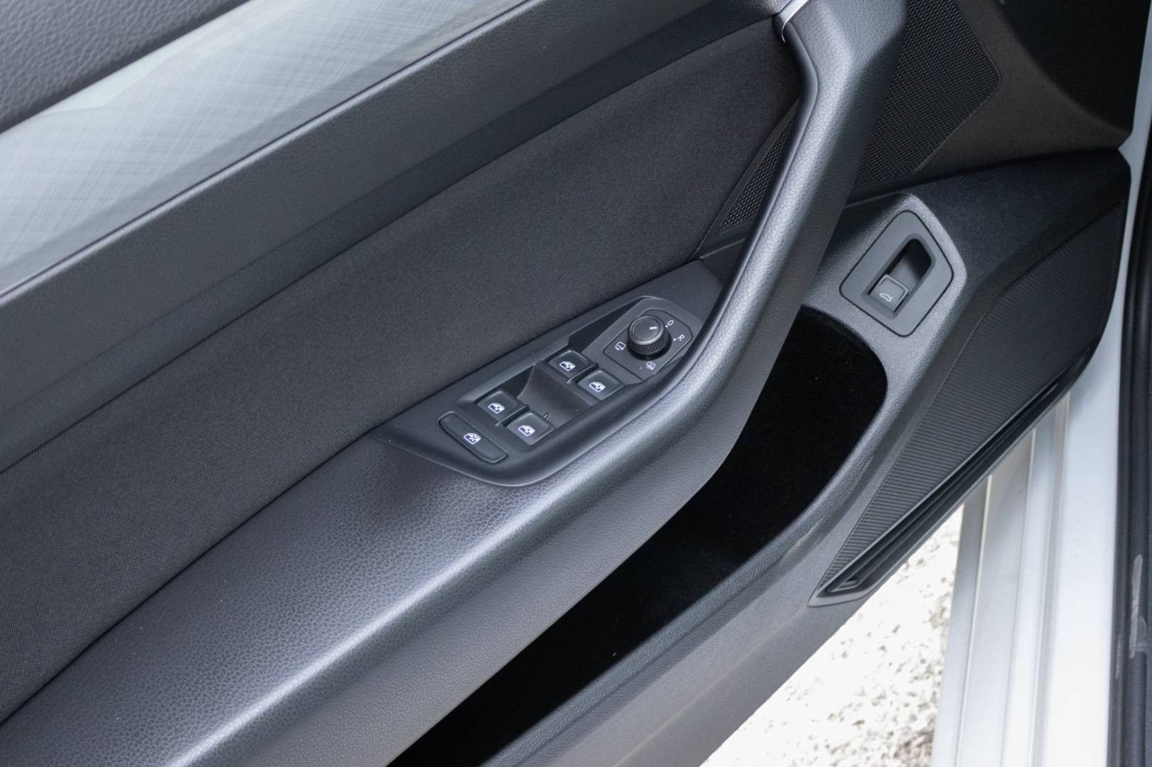 Volkswagen Passat Variant 2023 - 2.0 TDI Business – Obrázok 15