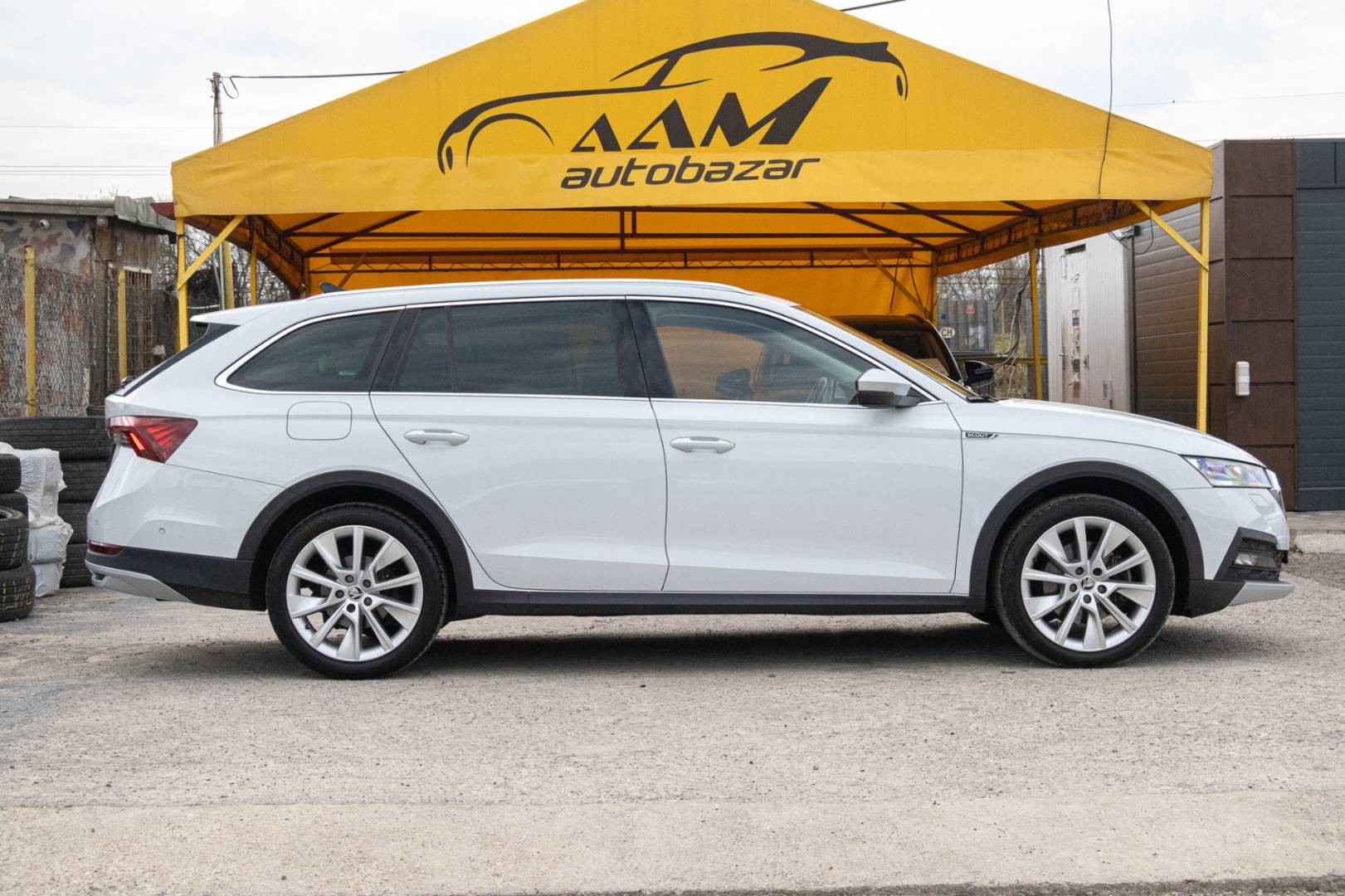 Škoda Octavia Combi 2.0 TDI Scout 4x4 DSG – Obrázok 4