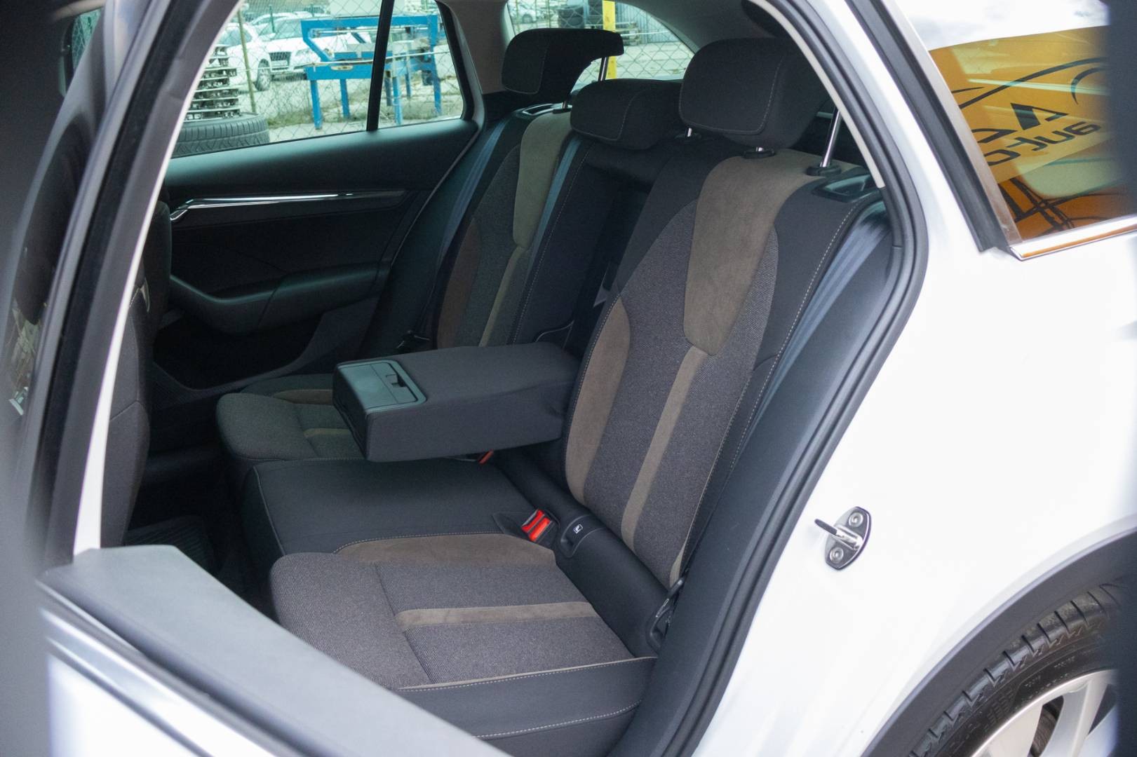 Škoda Octavia Combi 2.0 TDI Scout 4x4 DSG – Obrázok 11