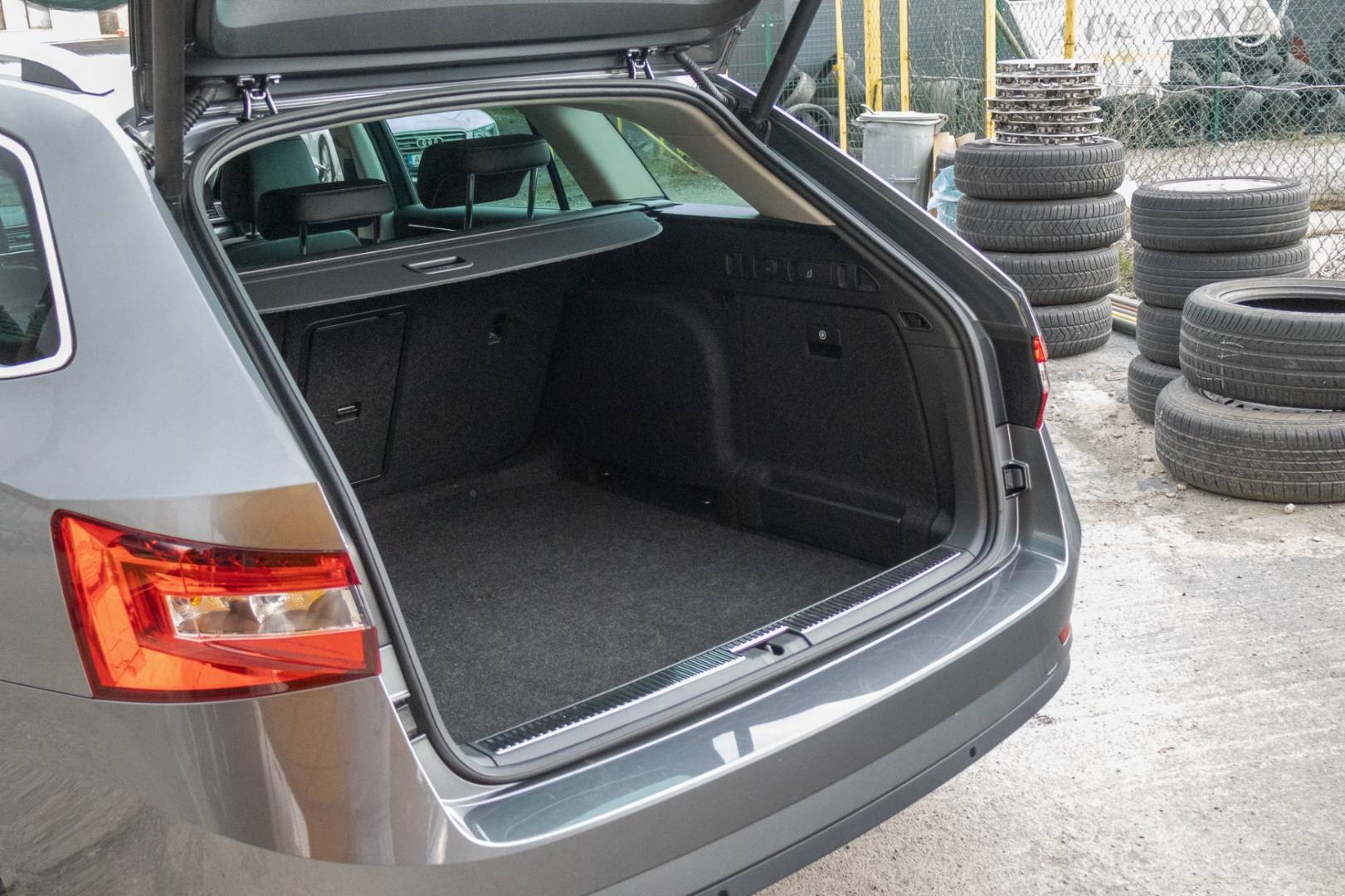 Škoda Superb Combi 2.0 TDI SCR Style DSG – Obrázok 9