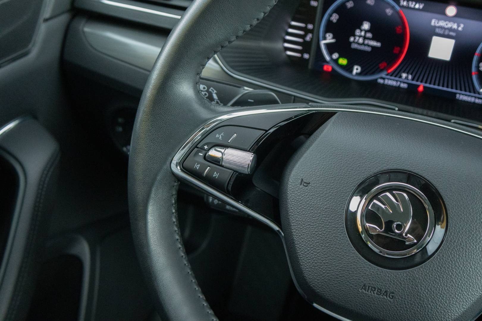 Škoda Superb Combi 2.0 TDI SCR Style DSG – Obrázok 16