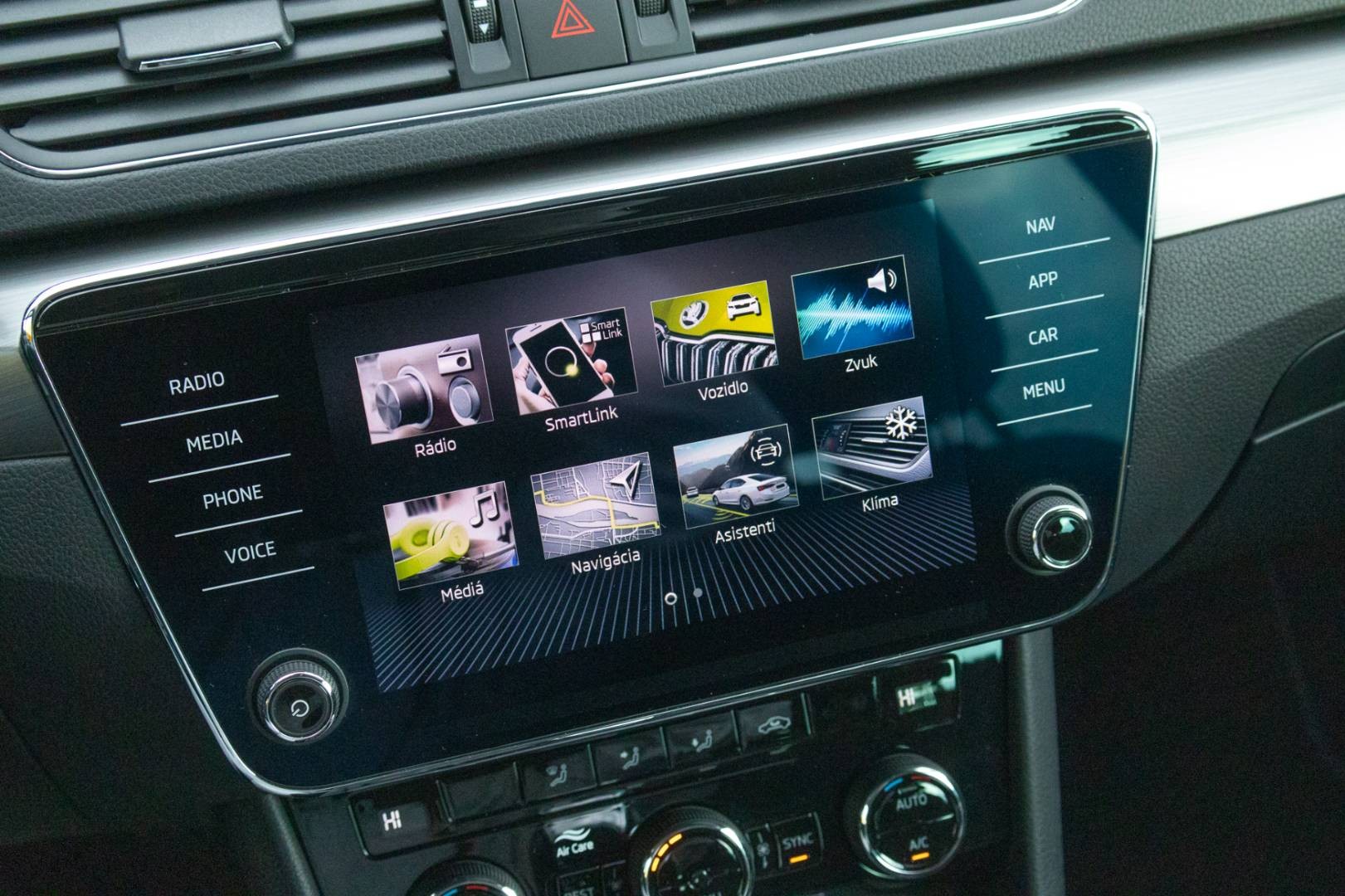 Škoda Superb Combi 2.0 TDI SCR Style DSG – Obrázok 23