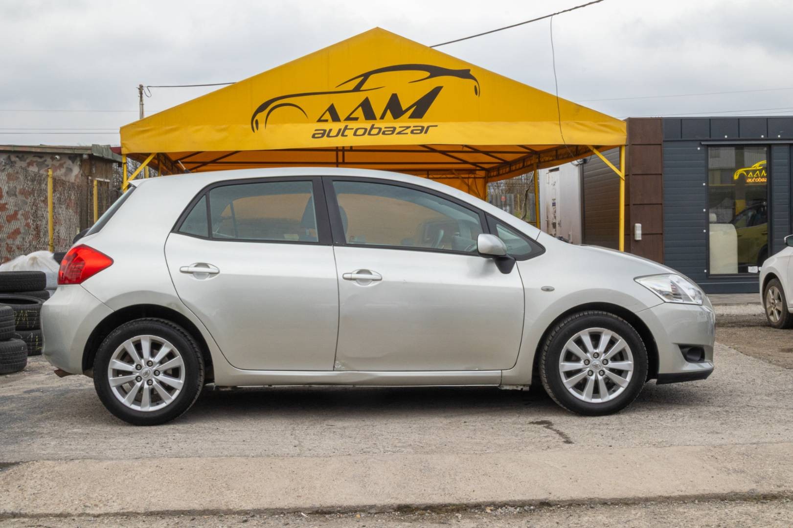 Toyota Auris 1.6 I Dual VVT-i Lux A/T – Obrázok 4