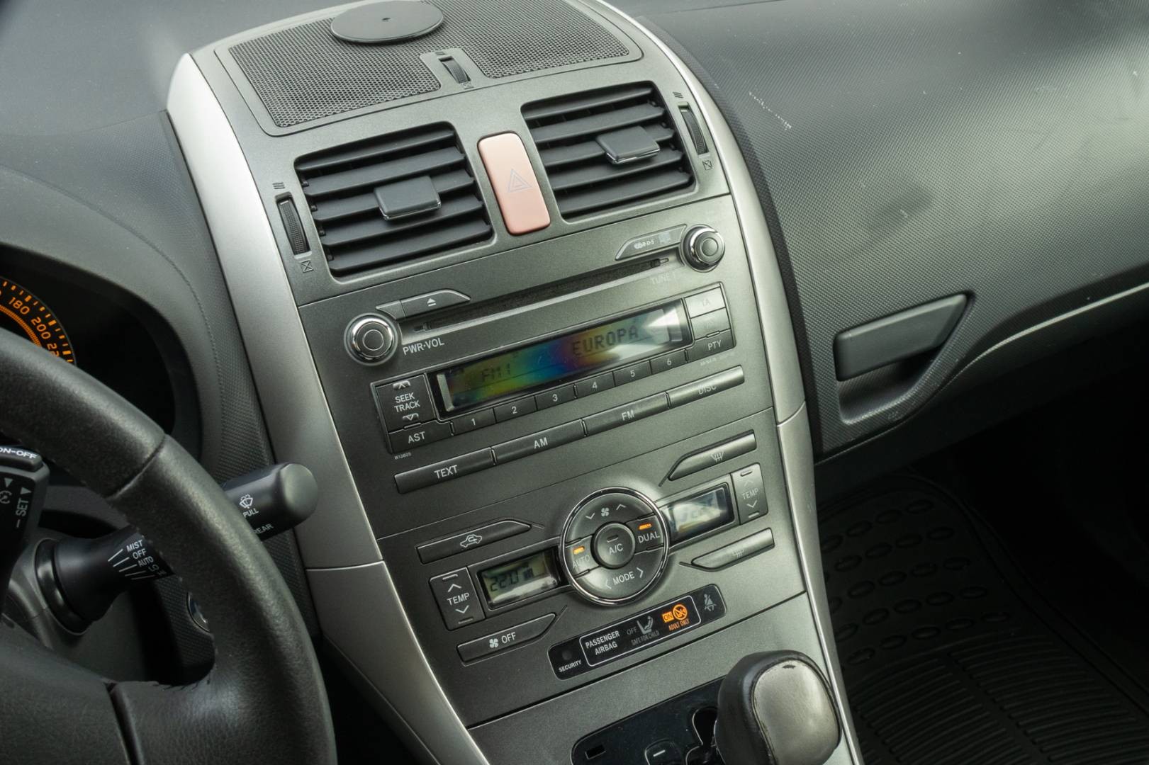 Toyota Auris 1.6 I Dual VVT-i Lux A/T – Obrázok 17