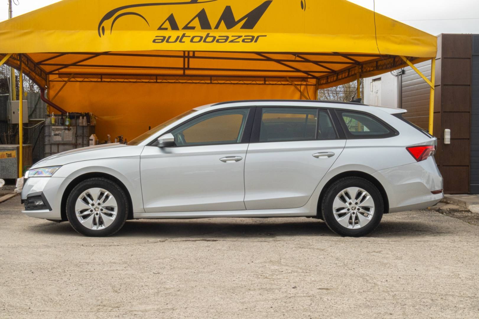 Škoda Octavia Combi 4 2.0 TDI SCR Style DSG -NEBÚRANÉ – Obrázok 5