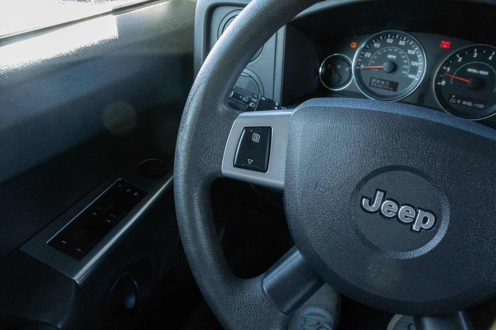 Jeep Commander 3.7 V6 PowerTech – Obrázok 15