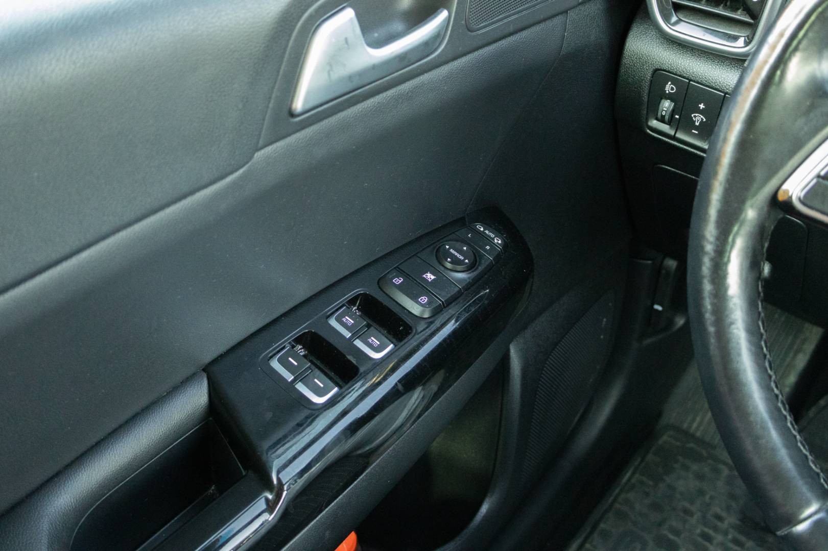Kia Sportage 1.6 CRDi Platinum 4WD A/T -NEBÚRANÉ – Obrázok 10