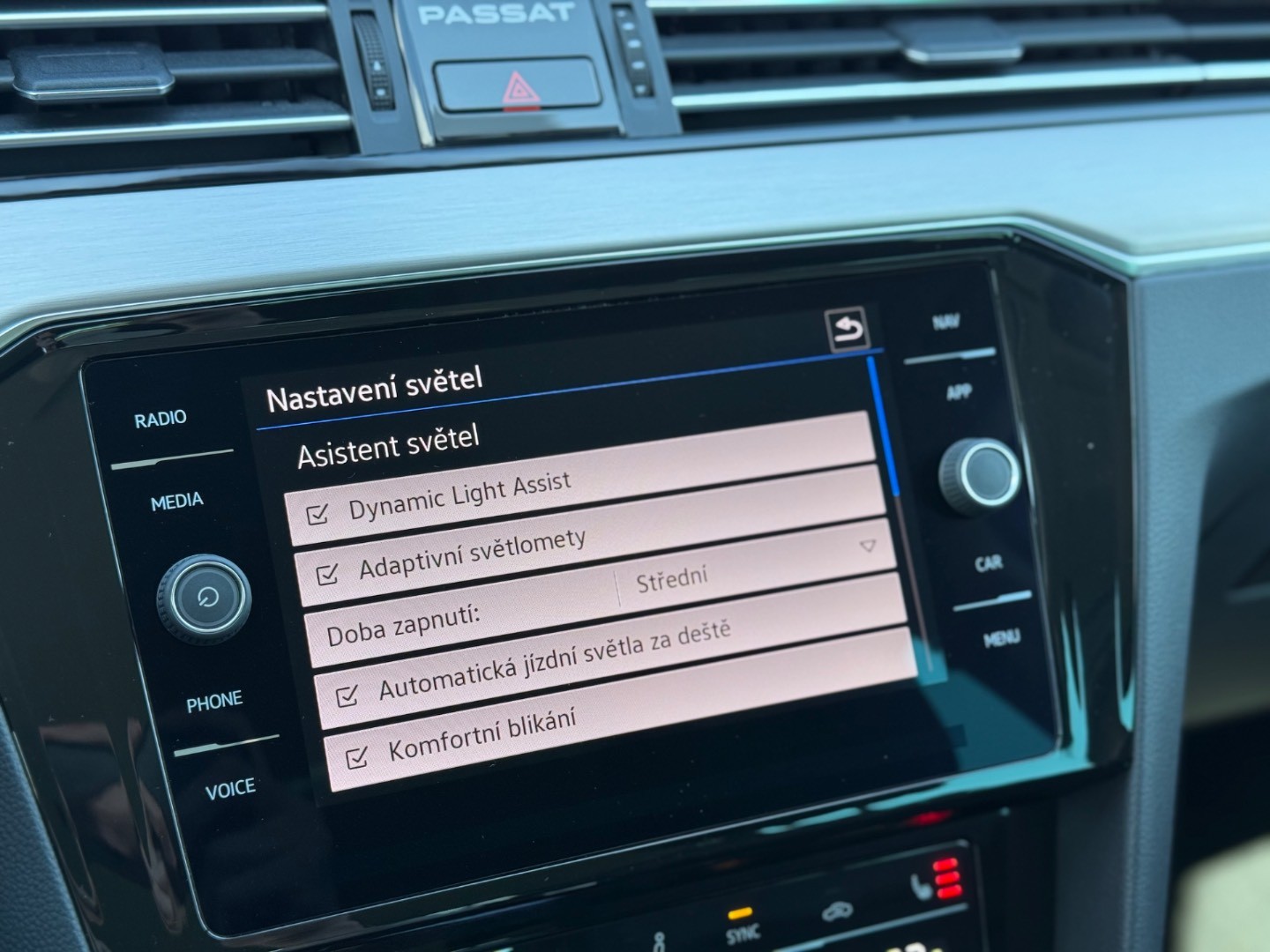 Volkswagen Passat Variant 2.0 TDI Elegance/MATRIX – Obrázok 18