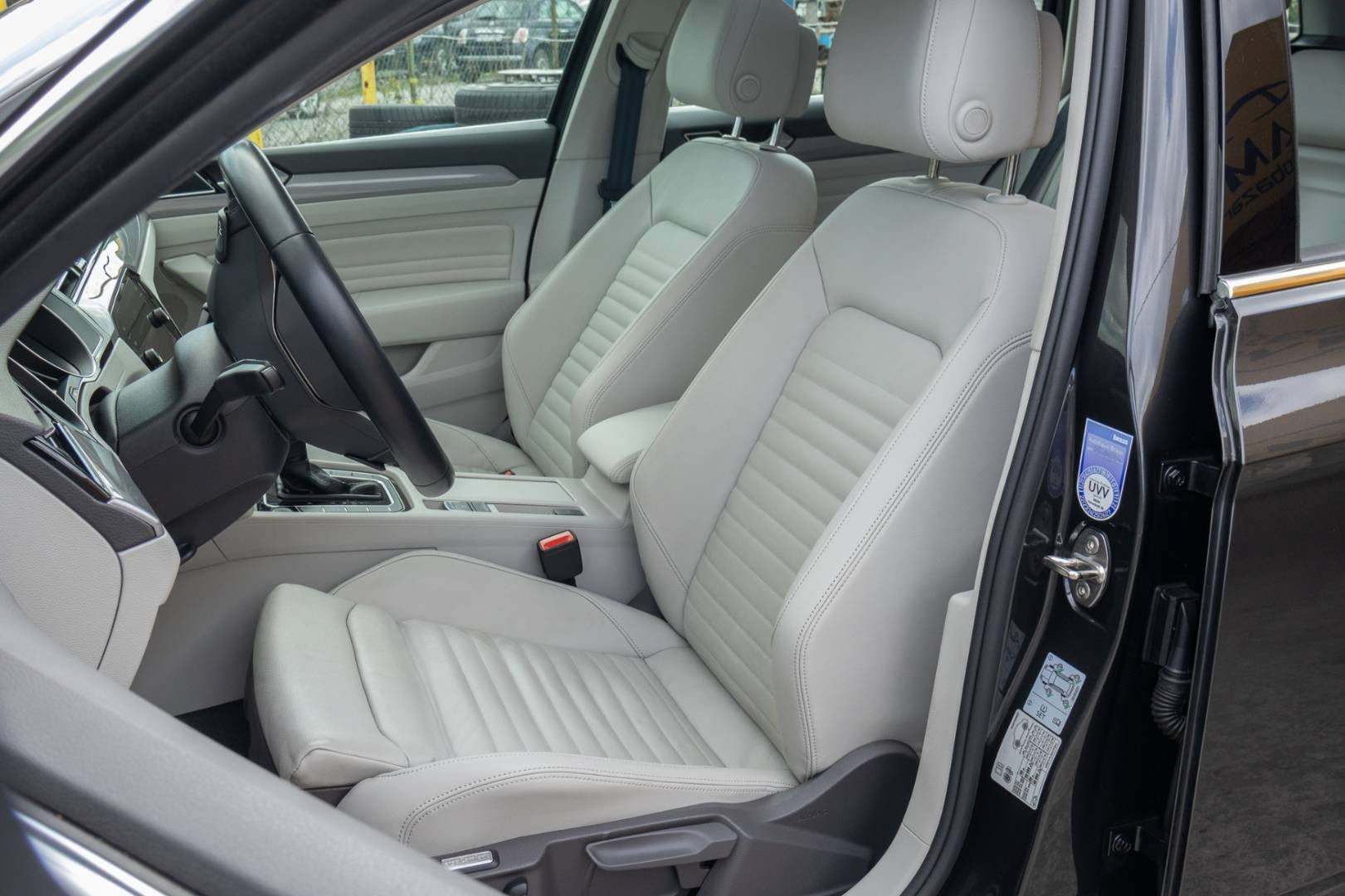 Volkswagen Passat Variant 2.0 TDI DSG Elegance -NEBÚRANÉ – Obrázok 14