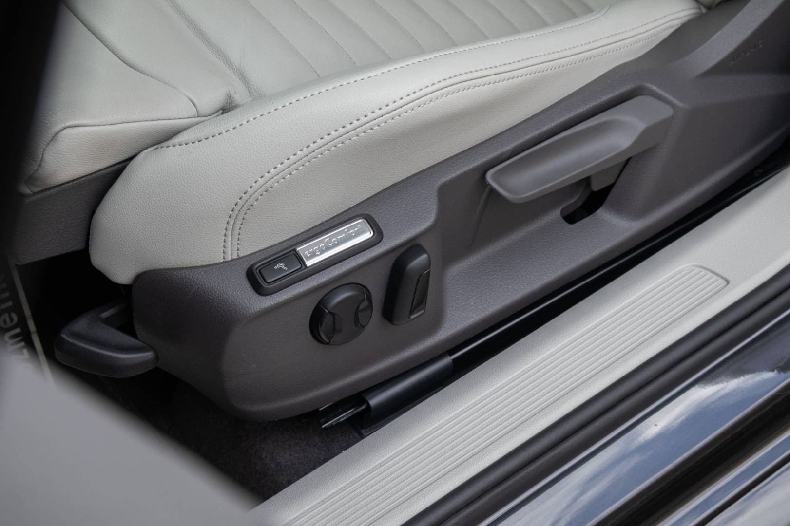 Volkswagen Passat Variant 2.0 TDI DSG Elegance -NEBÚRANÉ – Obrázok 15