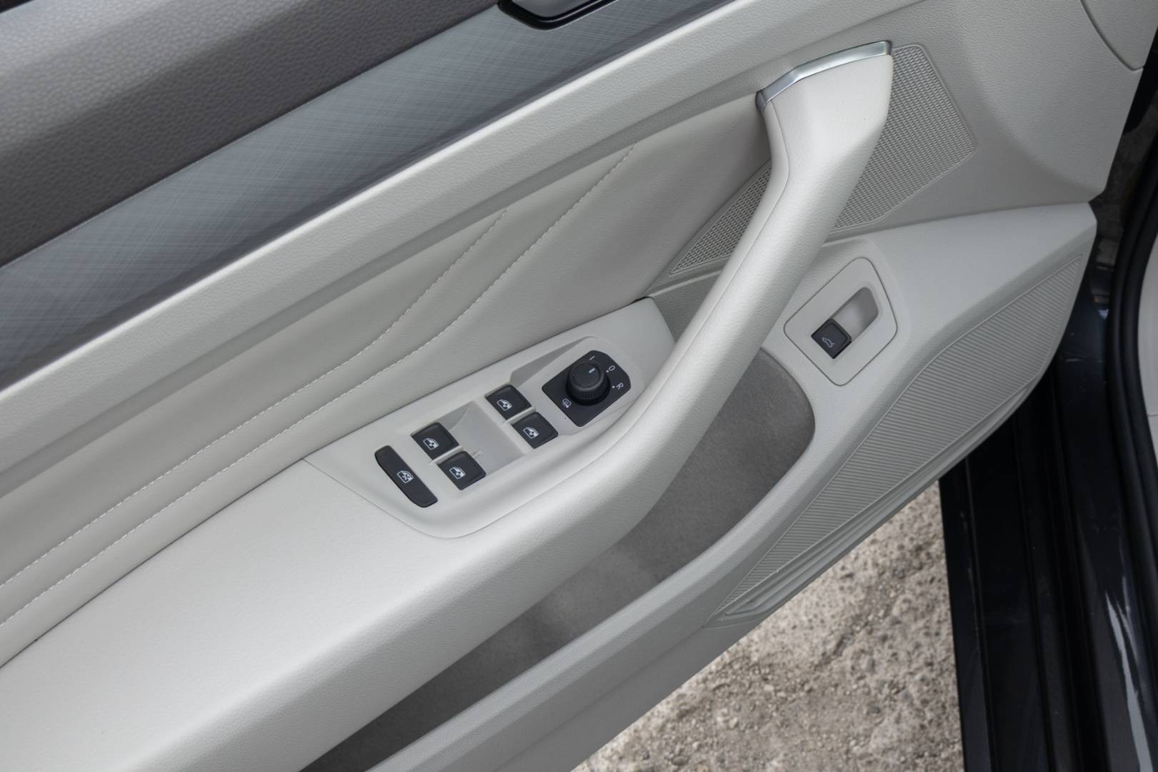 Volkswagen Passat Variant 2.0 TDI DSG Elegance -NEBÚRANÉ – Obrázok 16