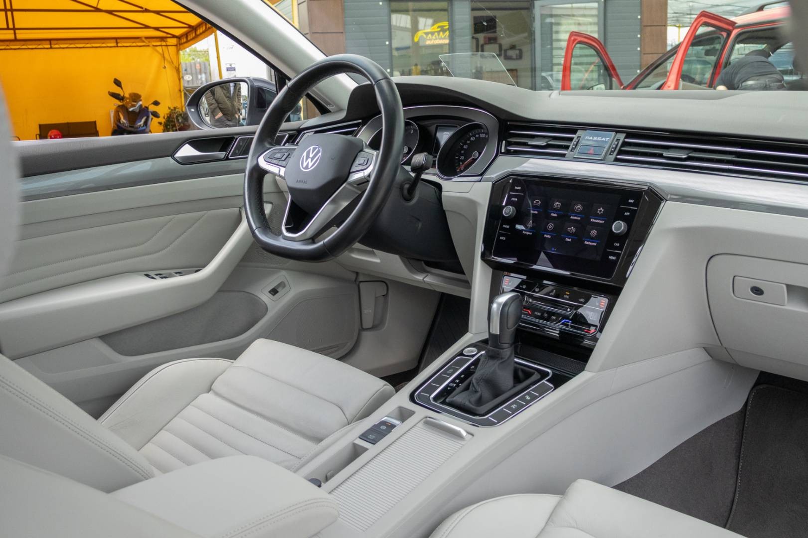 Volkswagen Passat Variant 2.0 TDI DSG Elegance -NEBÚRANÉ – Obrázok 17