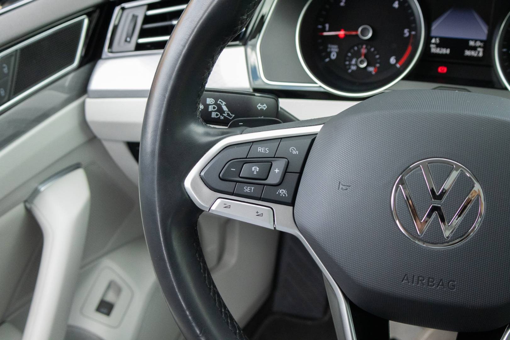 Volkswagen Passat Variant 2.0 TDI DSG Elegance -NEBÚRANÉ – Obrázok 20