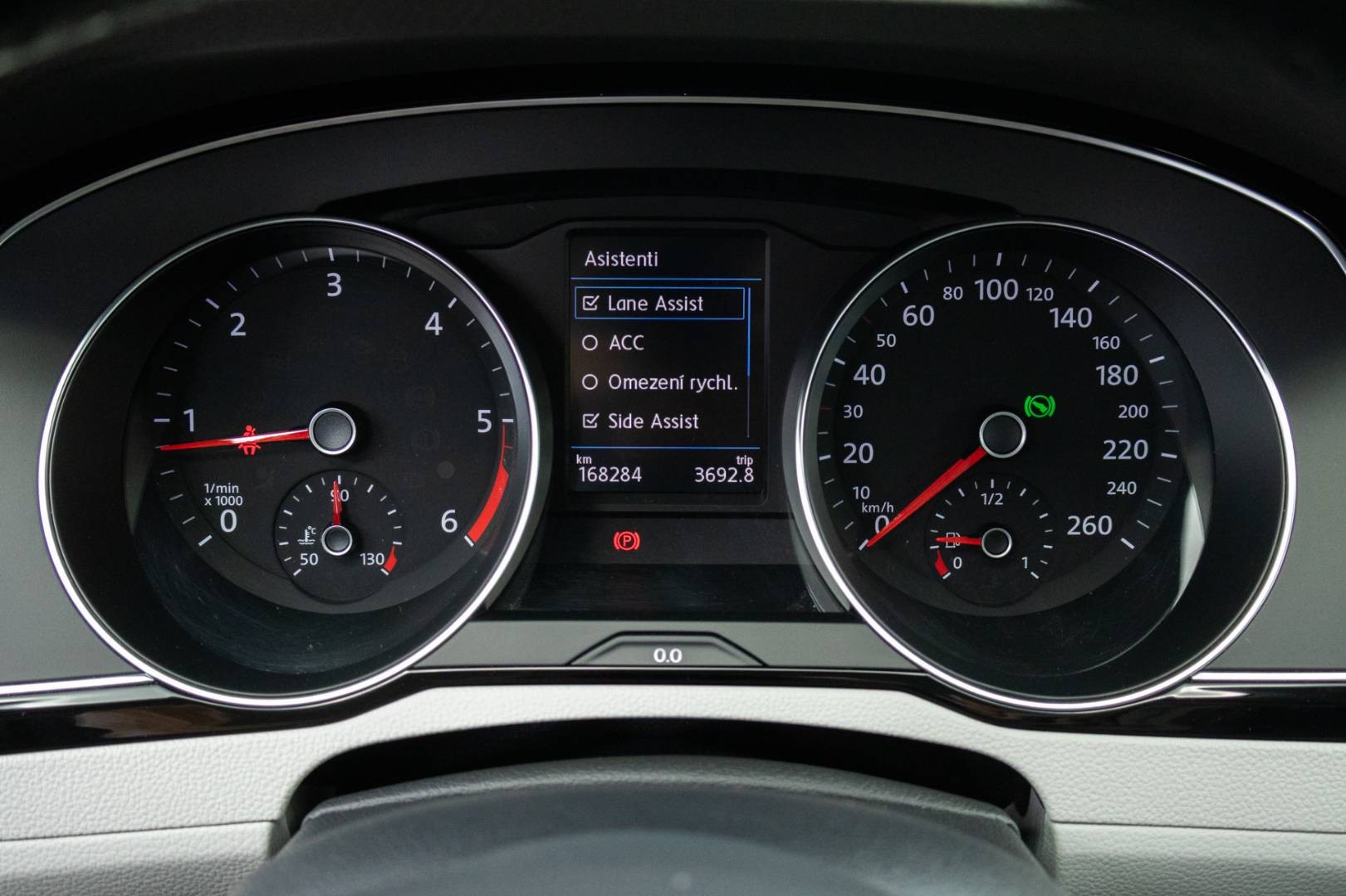 Volkswagen Passat Variant 2.0 TDI DSG Elegance -NEBÚRANÉ – Obrázok 21