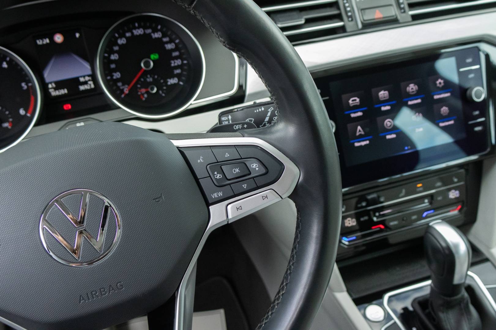 Volkswagen Passat Variant 2.0 TDI DSG Elegance -NEBÚRANÉ – Obrázok 22