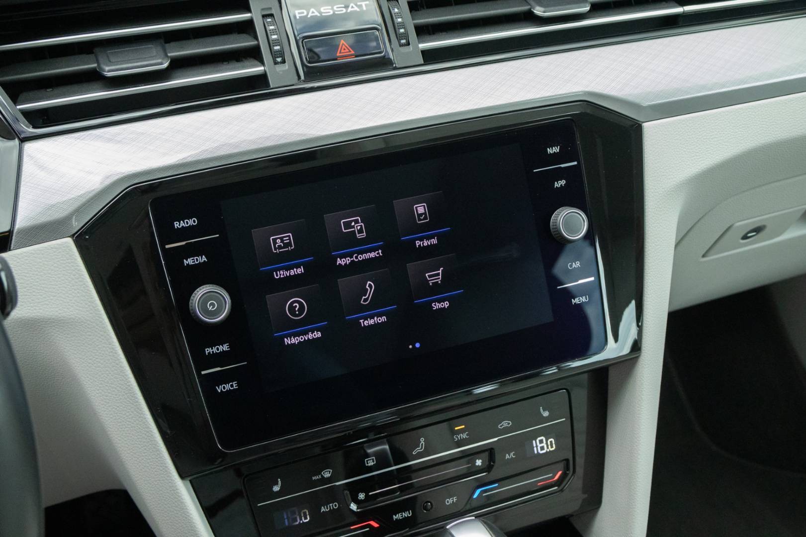 Volkswagen Passat Variant 2.0 TDI DSG Elegance -NEBÚRANÉ – Obrázok 24