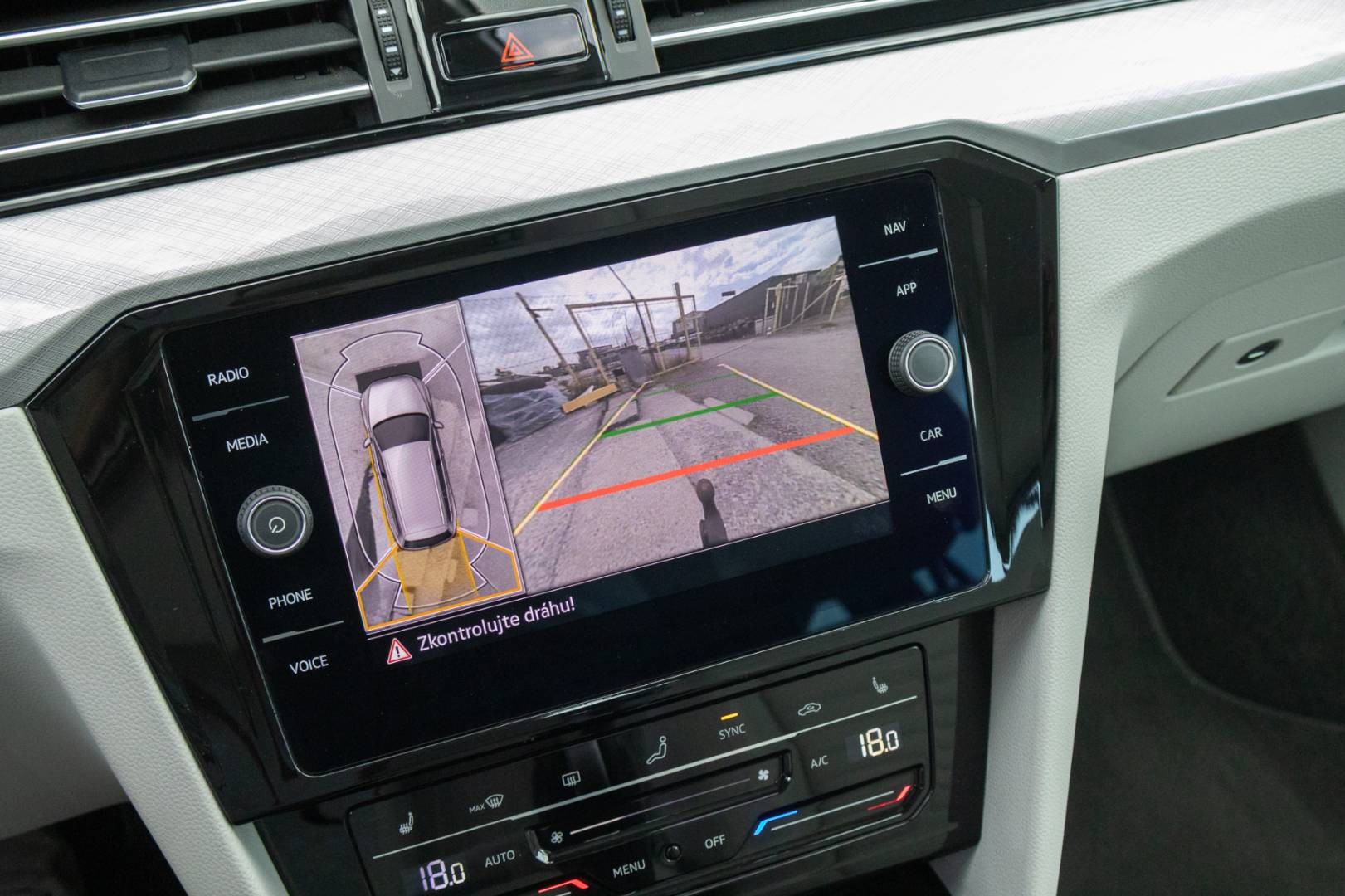 Volkswagen Passat Variant 2.0 TDI DSG Elegance -NEBÚRANÉ – Obrázok 27