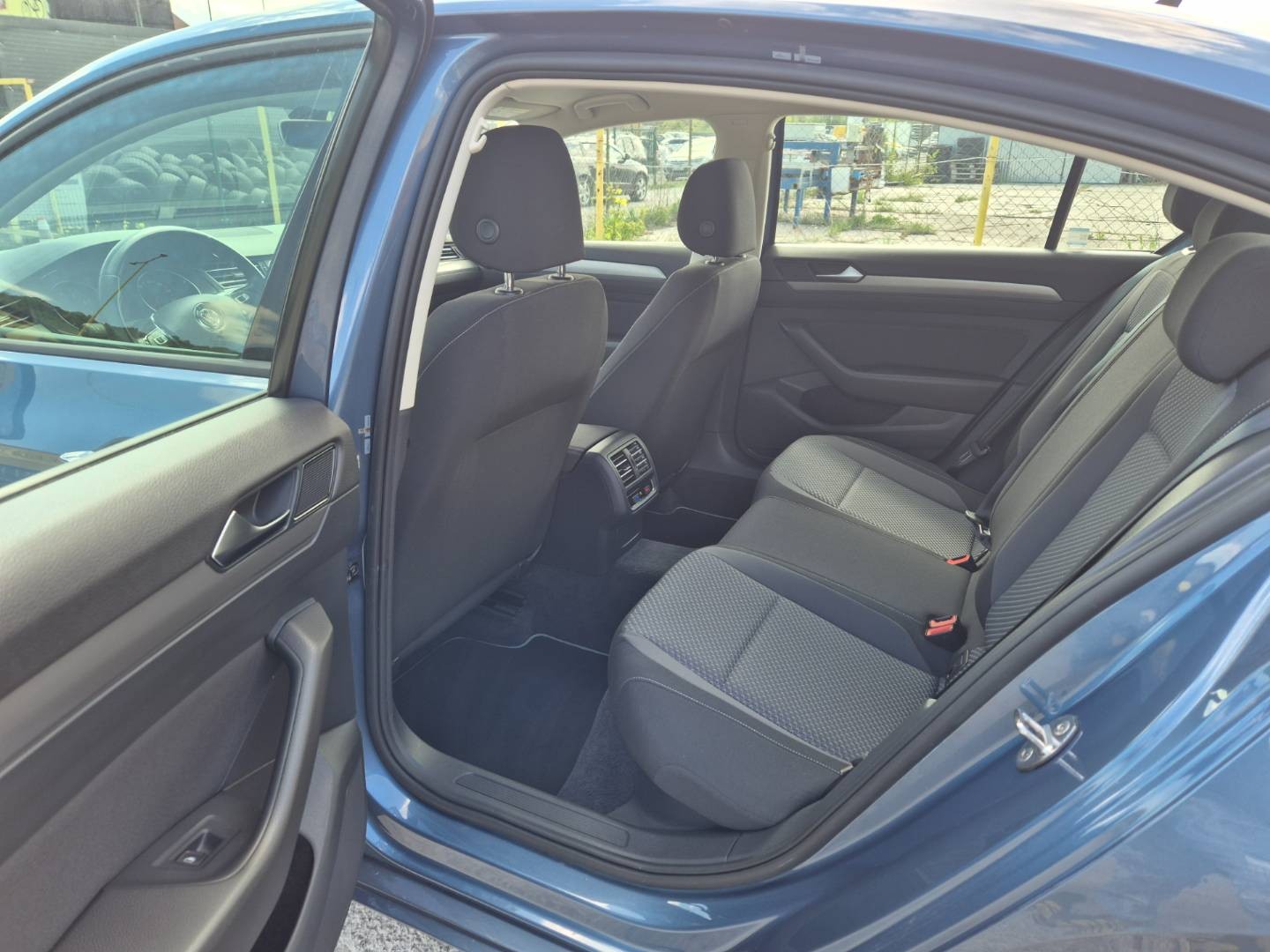 Volkswagen Passat 1.4 TSI EcoFuel Comfortline LEN 85tis.km – Obrázok 9