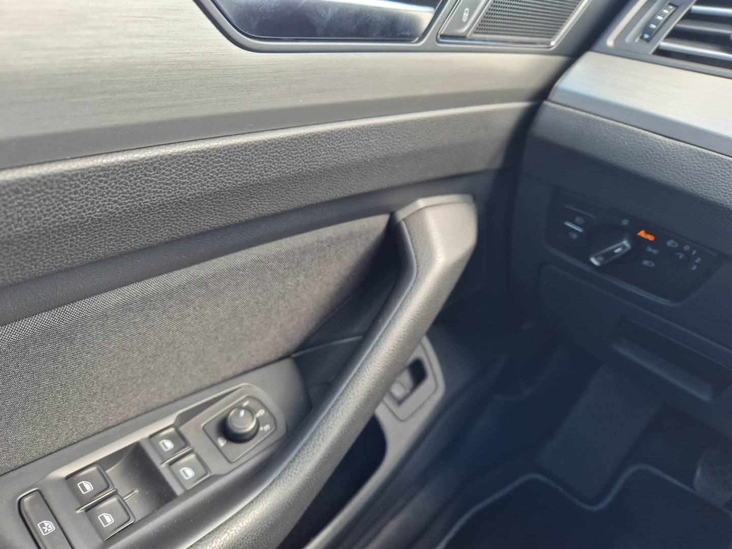 Volkswagen Passat 1.4 TSI EcoFuel Comfortline LEN 85tis.km – Obrázok 11