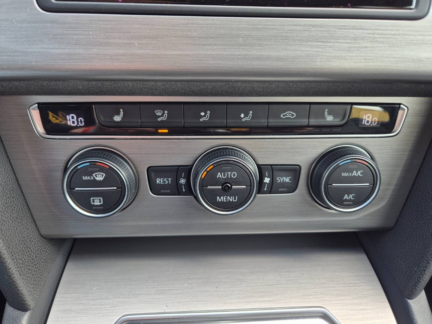 Volkswagen Passat 1.4 TSI EcoFuel Comfortline LEN 85tis.km – Obrázok 16