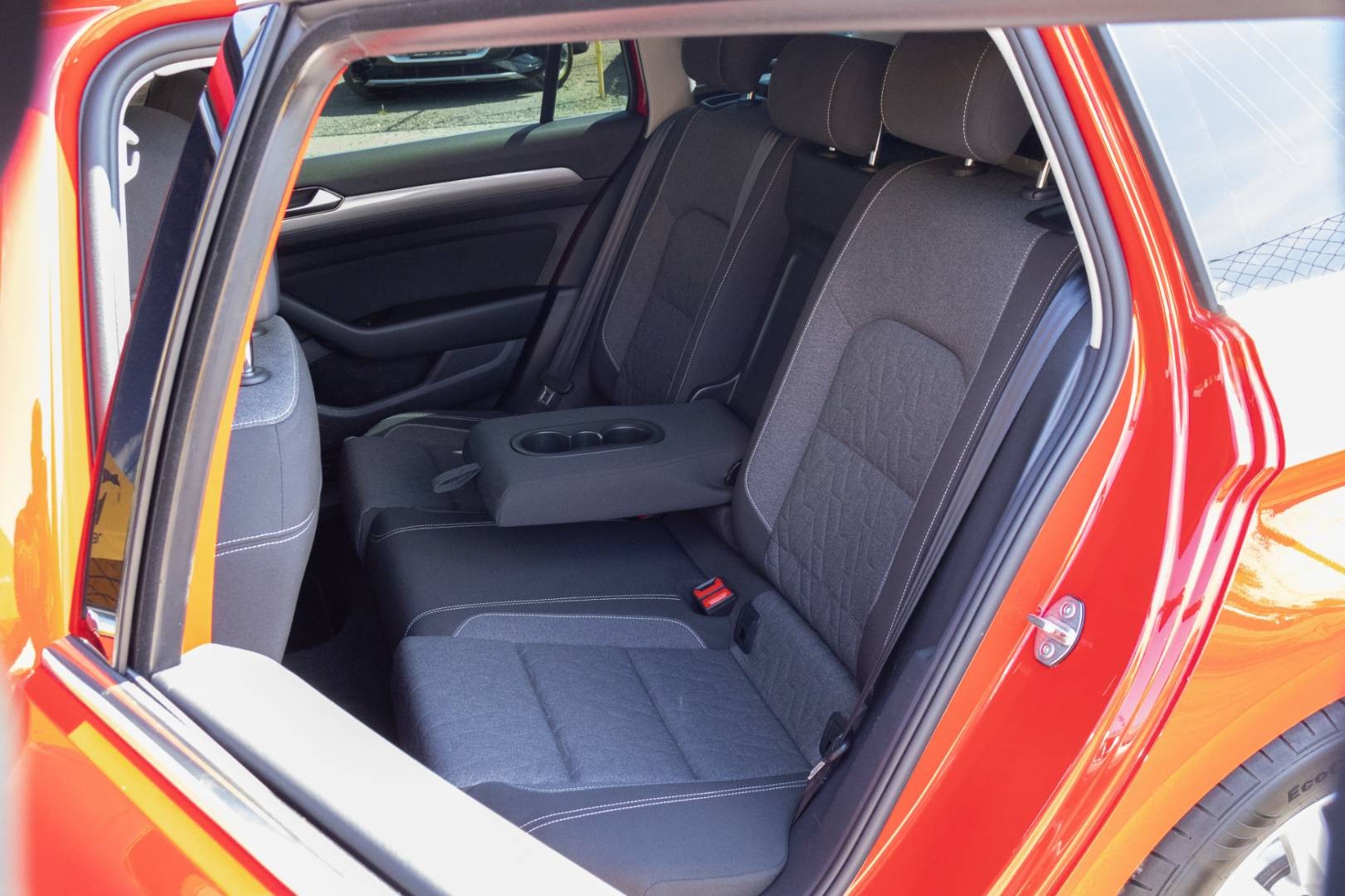 Volkswagen Passat Variant 2.0 TDI DSG Business -NEBÚRANÉ – Obrázok 9