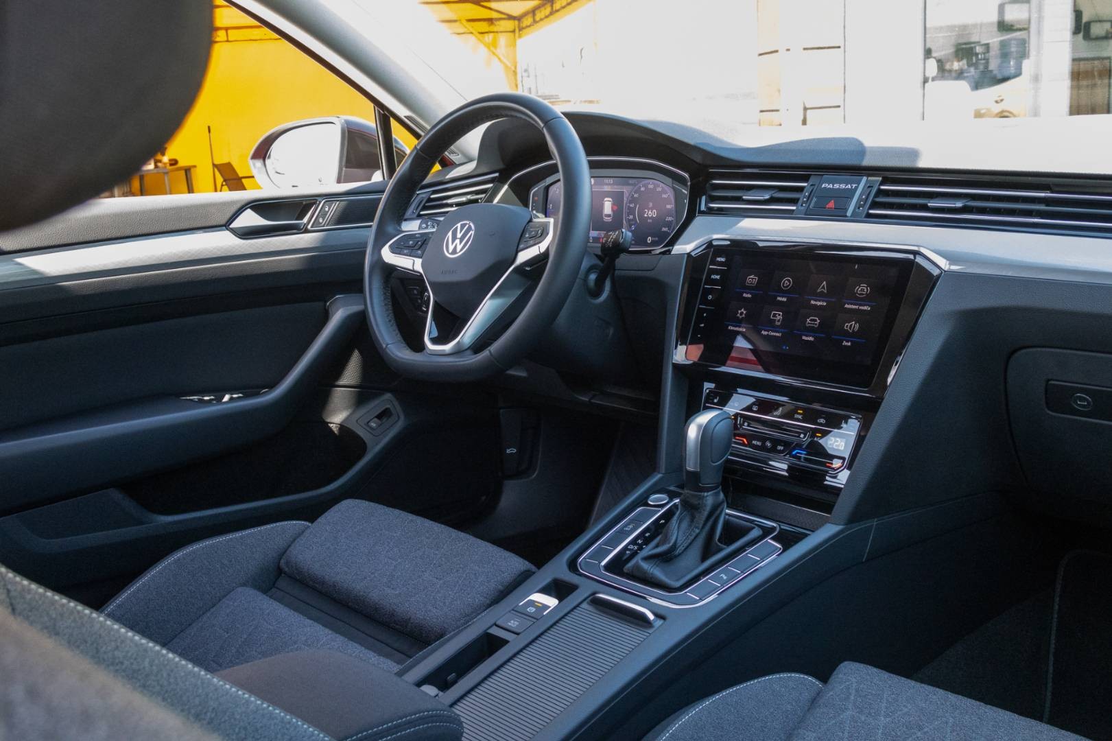 Volkswagen Passat Variant 2.0 TDI DSG Business -NEBÚRANÉ – Obrázok 13