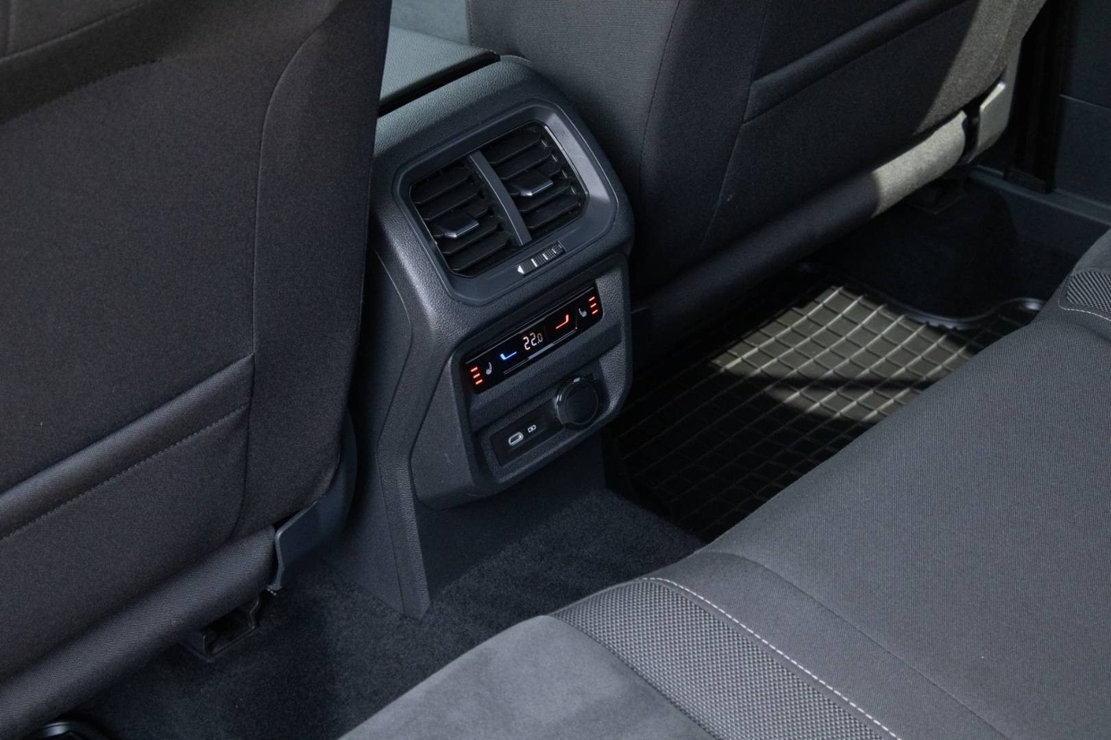 Volkswagen Tiguan Allspace 2.0 TDI 4Motion Elegance+ / SK Pôvod / 1.Majiteľ – Obrázok 13