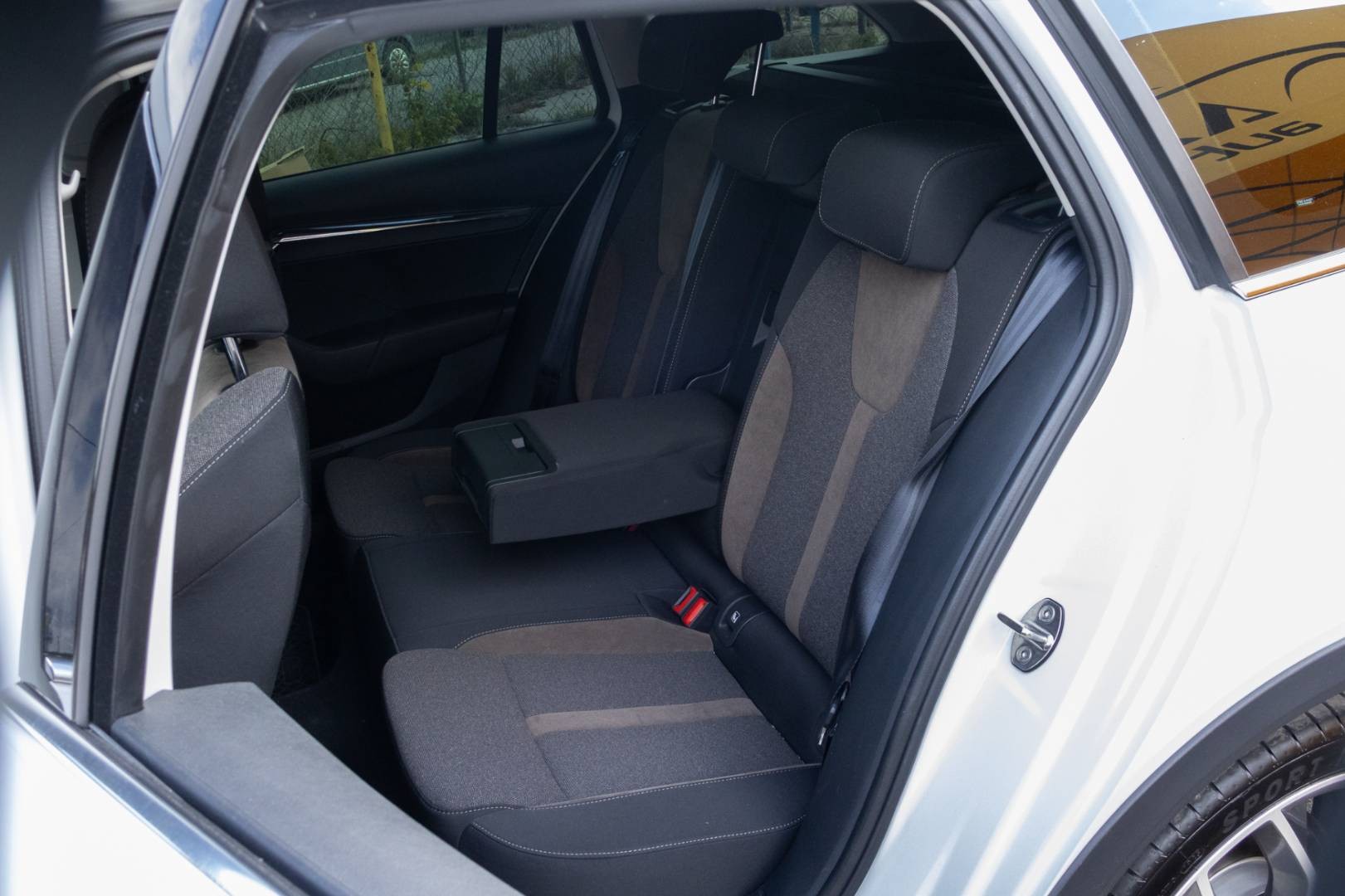 Škoda Octavia Combi 2.0 TDI Scout 4x4 DSG – Obrázok 11