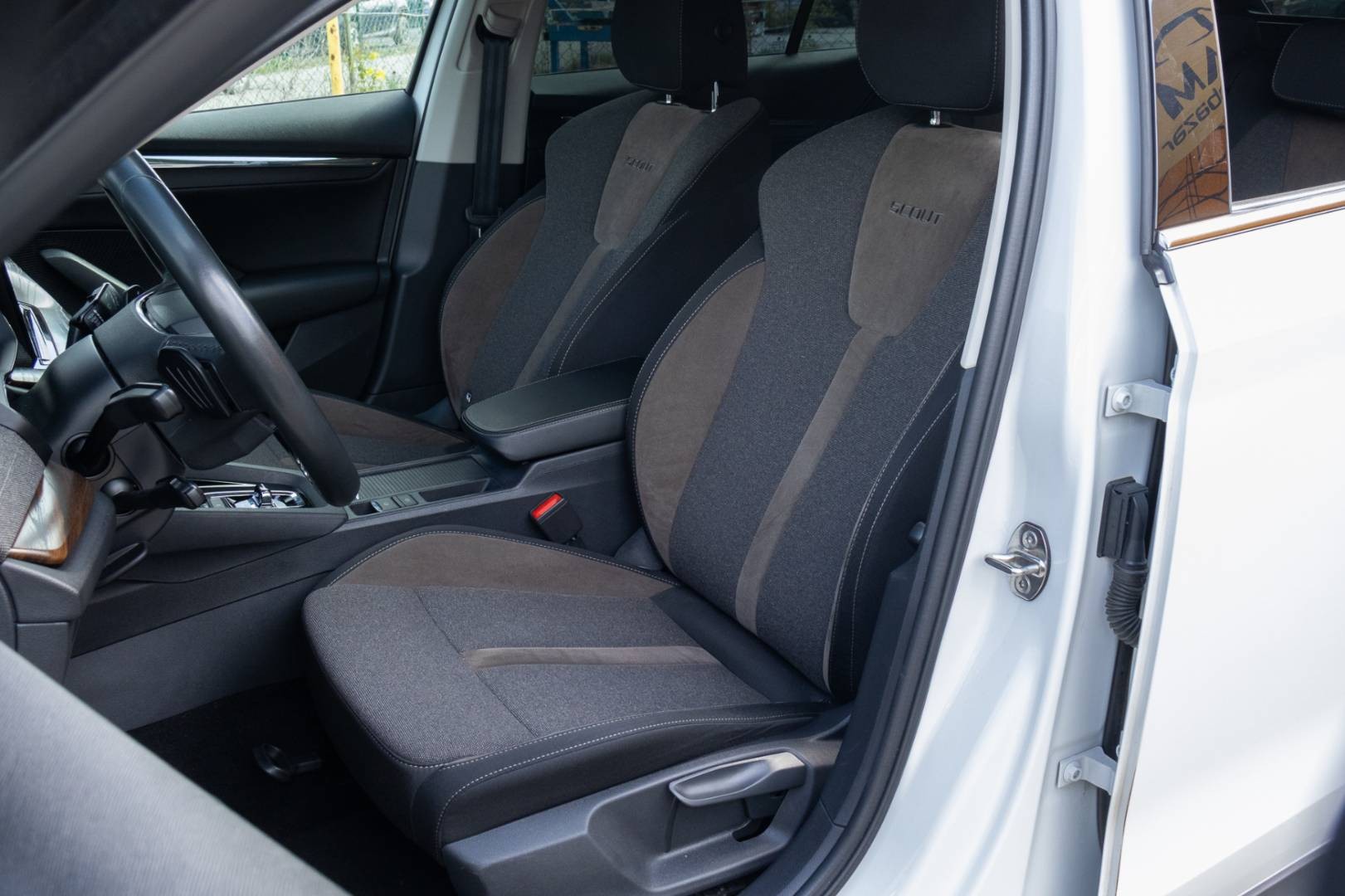 Škoda Octavia Combi 2.0 TDI Scout 4x4 DSG – Obrázok 12