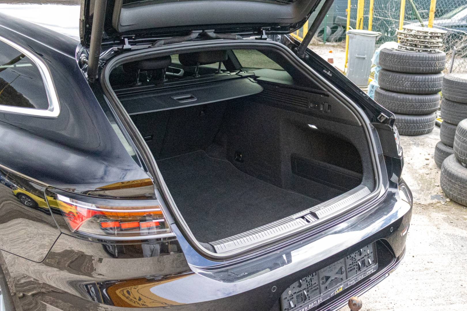 Volkswagen Arteon Shooting Brake SB 2.0 TDI R-LINE DSG -NEBÚRANÉ – Obrázok 10