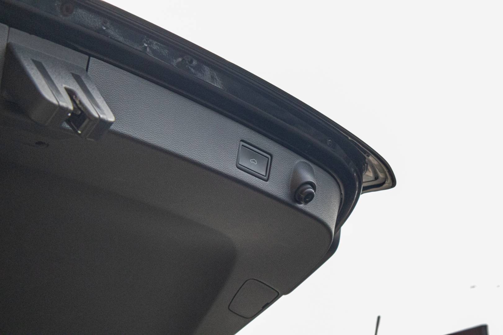 Volkswagen Arteon Shooting Brake SB 2.0 TDI R-LINE DSG -NEBÚRANÉ – Obrázok 11