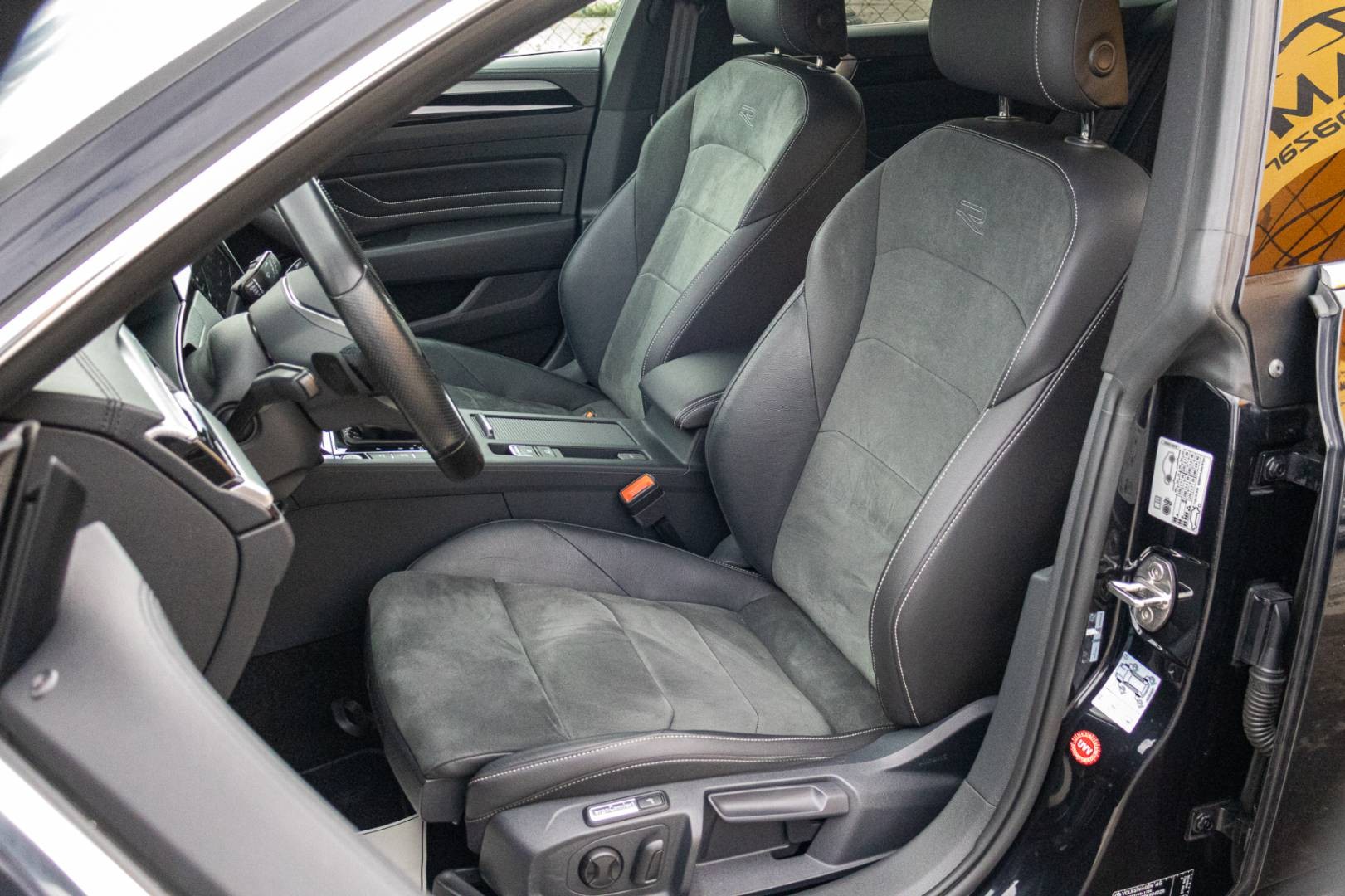 Volkswagen Arteon Shooting Brake SB 2.0 TDI R-LINE DSG -NEBÚRANÉ – Obrázok 14