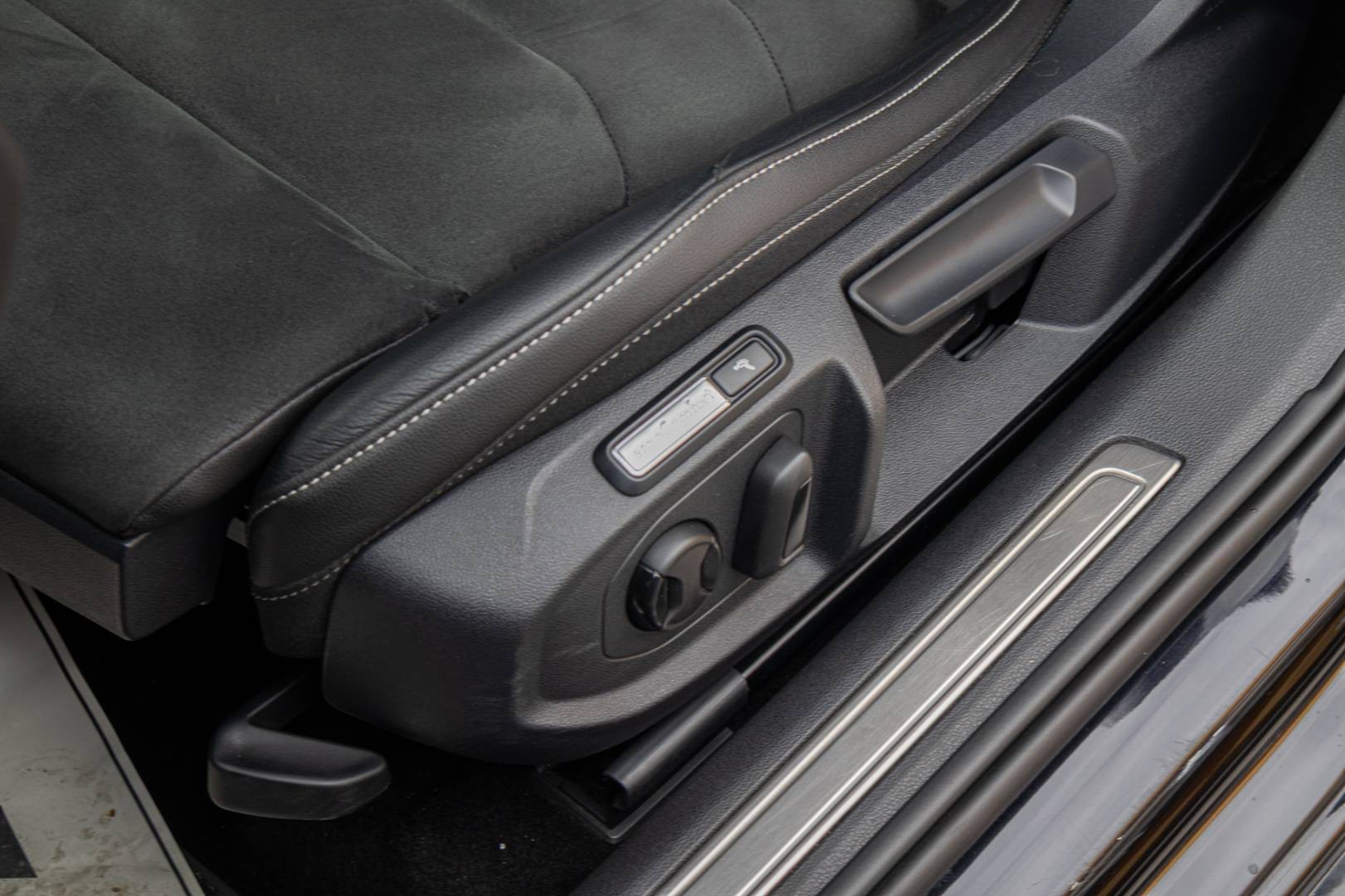 Volkswagen Arteon Shooting Brake SB 2.0 TDI R-LINE DSG -NEBÚRANÉ – Obrázok 15