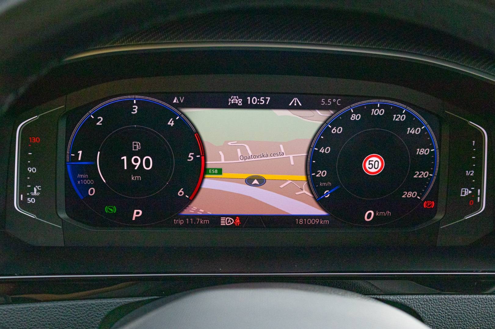 Volkswagen Arteon Shooting Brake SB 2.0 TDI R-LINE DSG -NEBÚRANÉ – Obrázok 20