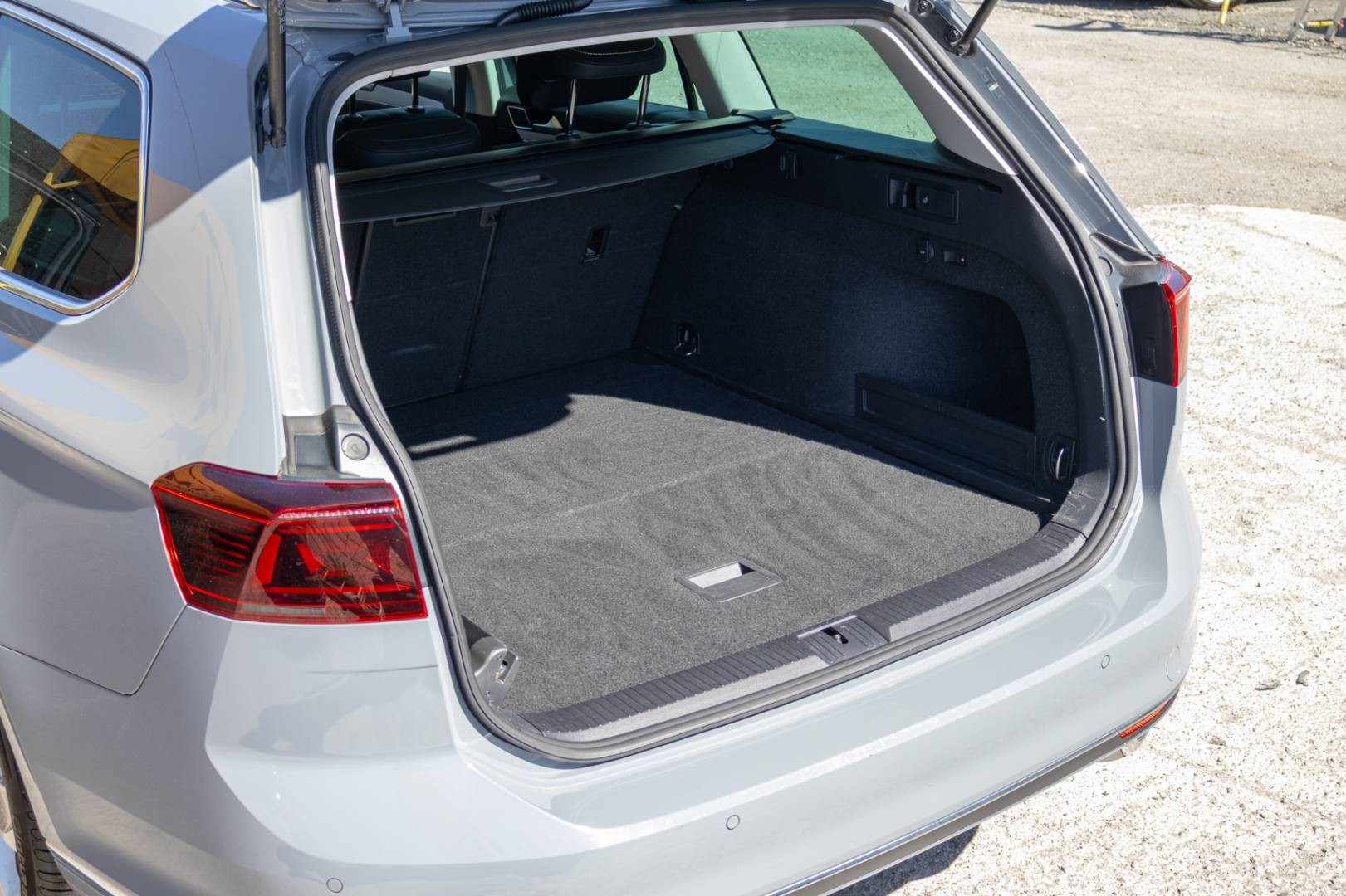 Volkswagen Passat Variant 2.0 TDI EVO Elegance M6 -MATRIX – Obrázok 9