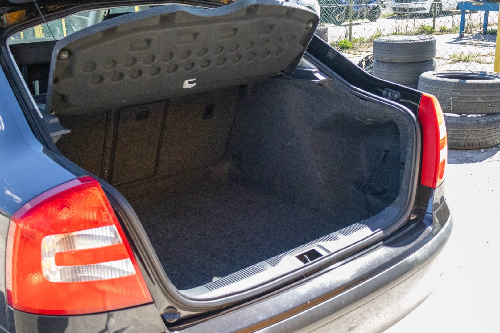 Škoda Octavia 1.6 MPI Tour Ambiente Nove STK+EK – Obrázok 9