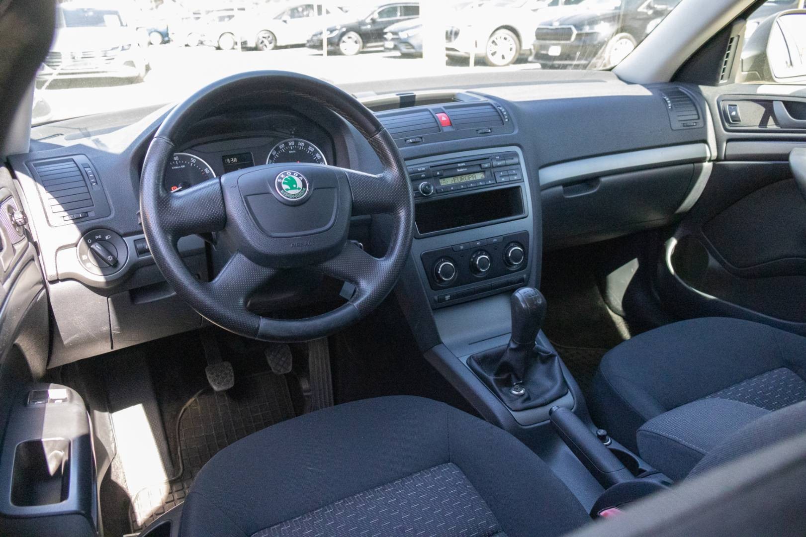 Škoda Octavia 1.6 MPI Tour Ambiente Nove STK+EK – Obrázok 10