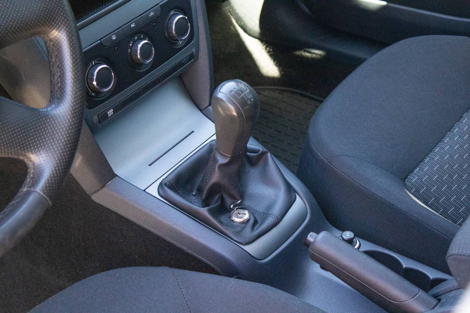 Škoda Octavia 1.6 MPI Tour Ambiente Nove STK+EK – Obrázok 16