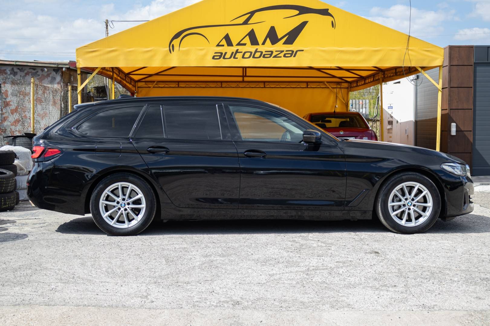 BMW Rad 5 Touring 530d mHEV xDrive A/T – Obrázok 4