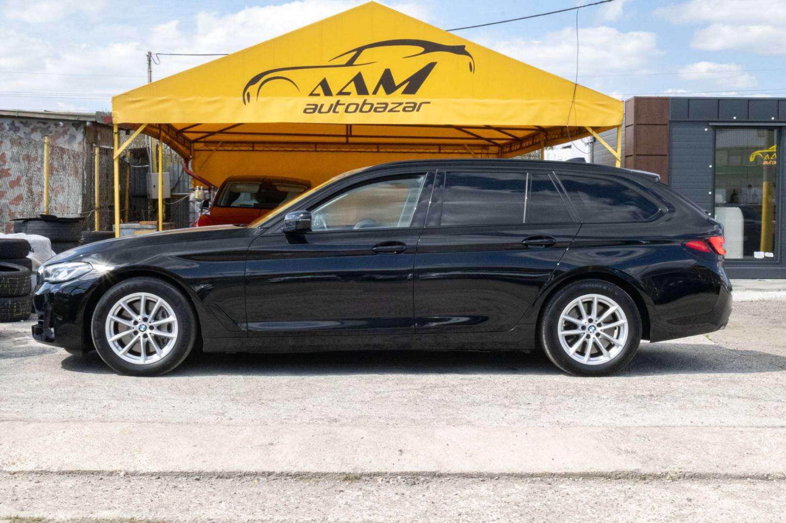 BMW Rad 5 Touring 530d mHEV xDrive A/T – Obrázok 5