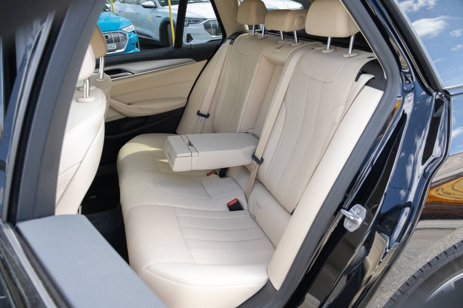 BMW Rad 5 Touring 530d mHEV xDrive A/T – Obrázok 11