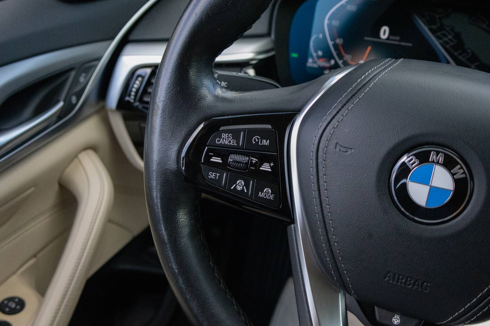 BMW Rad 5 Touring 530d mHEV xDrive A/T – Obrázok 17