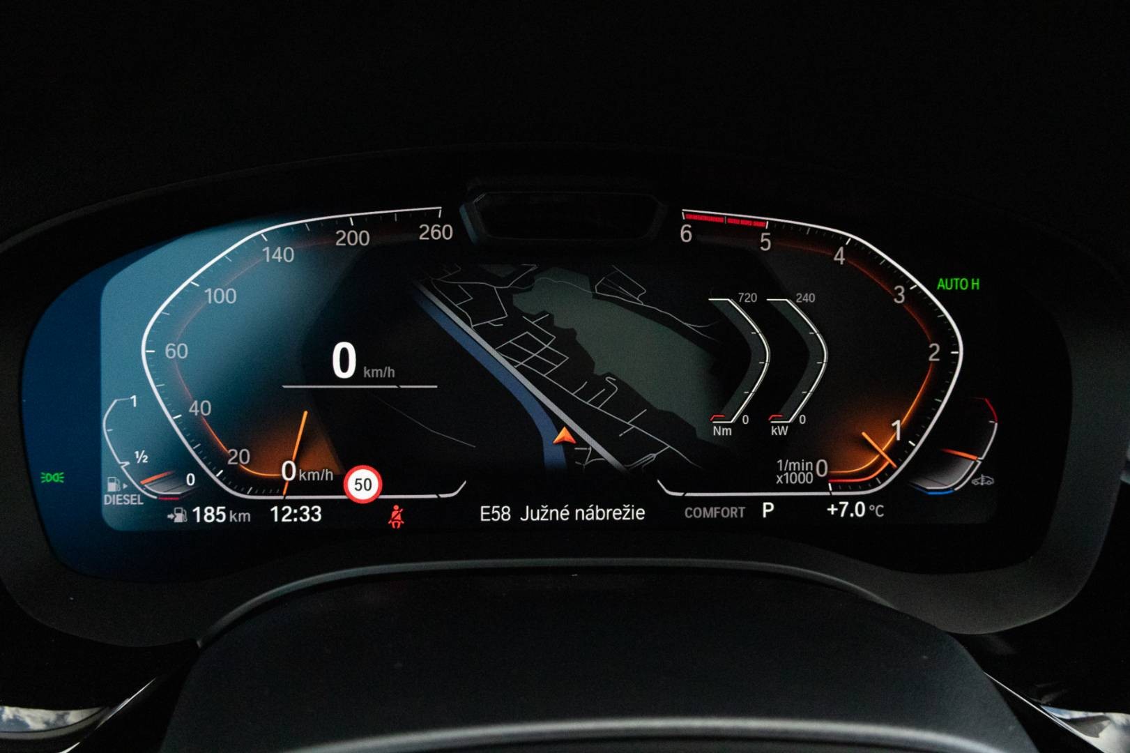 BMW Rad 5 Touring 530d mHEV xDrive A/T – Obrázok 18