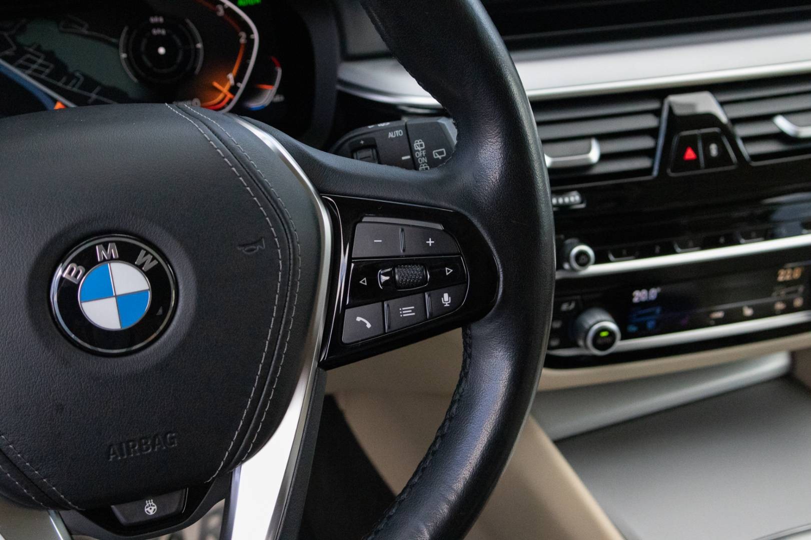 BMW Rad 5 Touring 530d mHEV xDrive A/T – Obrázok 19