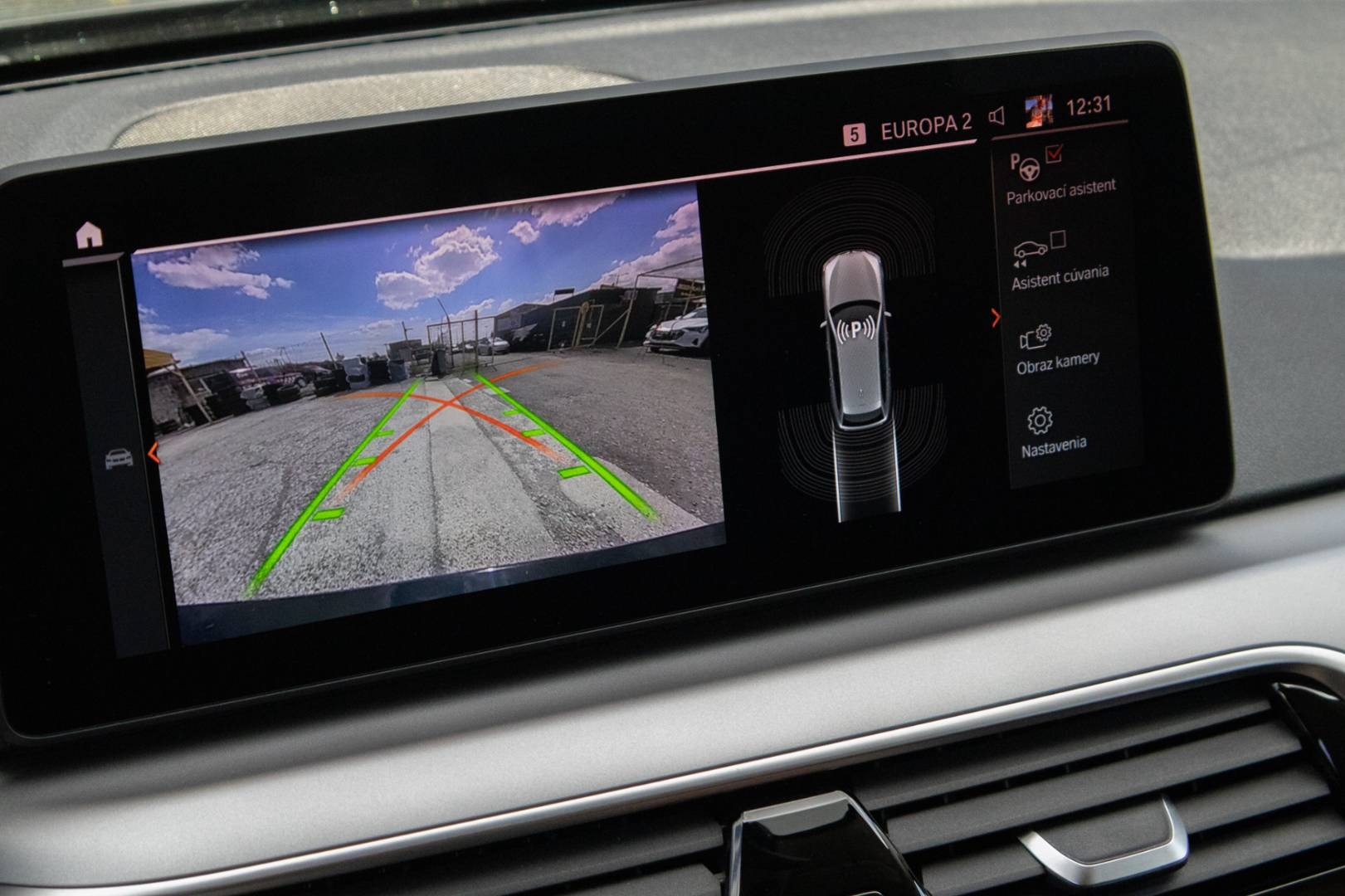 BMW Rad 5 Touring 530d mHEV xDrive A/T – Obrázok 20