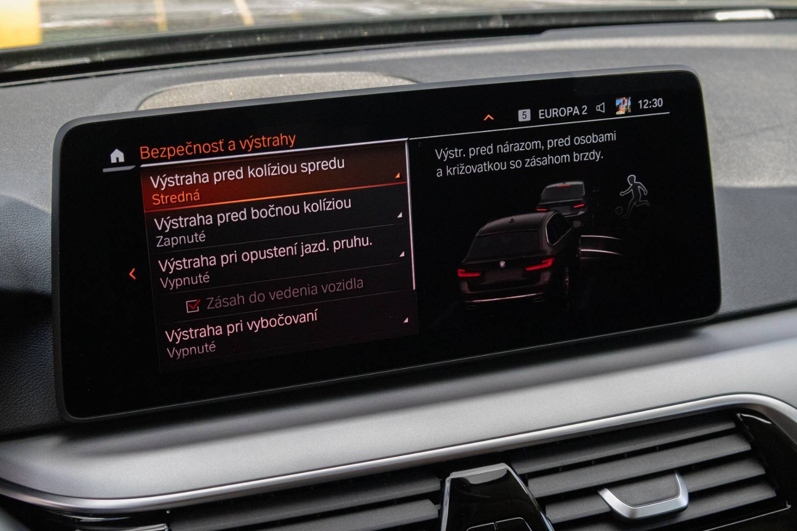 BMW Rad 5 Touring 530d mHEV xDrive A/T – Obrázok 24