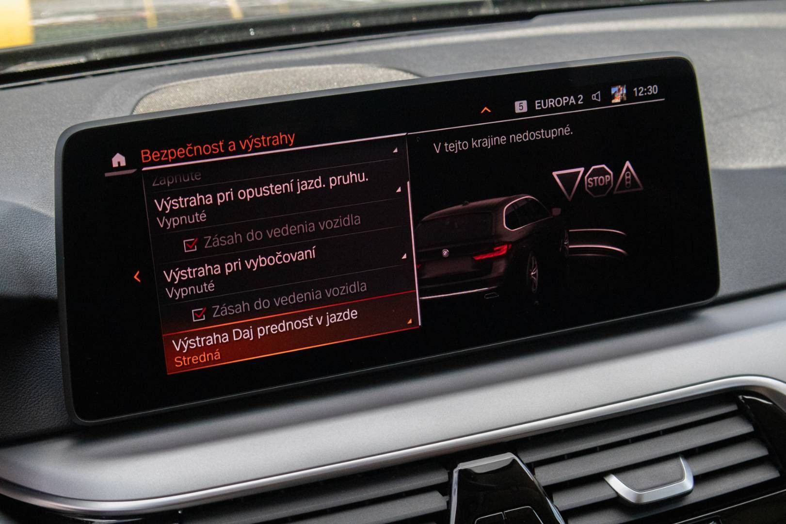 BMW Rad 5 Touring 530d mHEV xDrive A/T – Obrázok 25