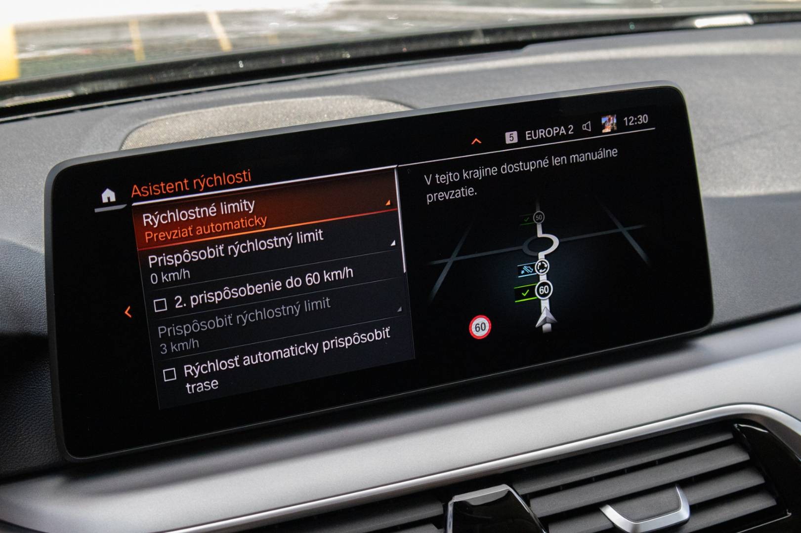 BMW Rad 5 Touring 530d mHEV xDrive A/T – Obrázok 26