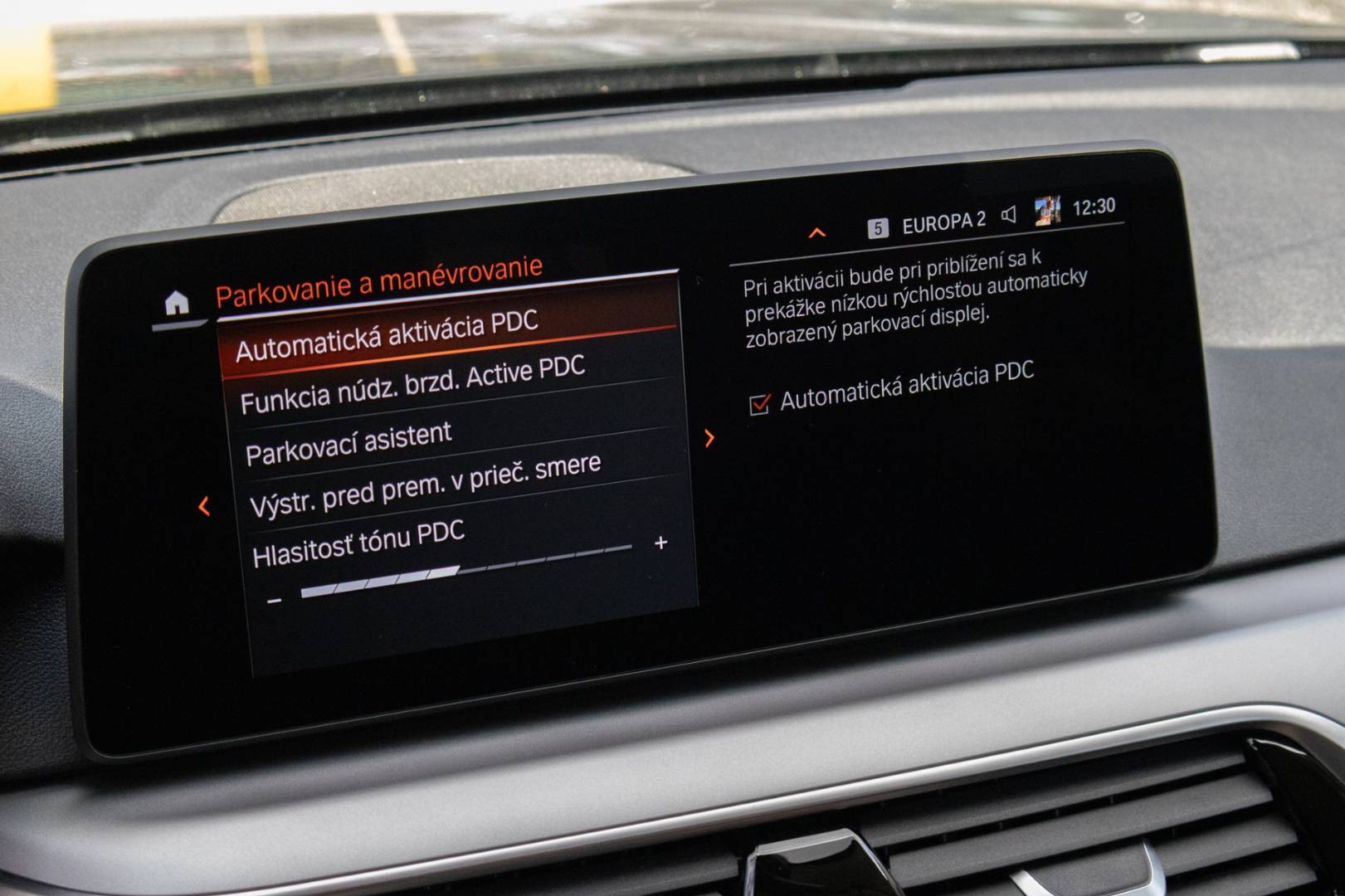 BMW Rad 5 Touring 530d mHEV xDrive A/T – Obrázok 27